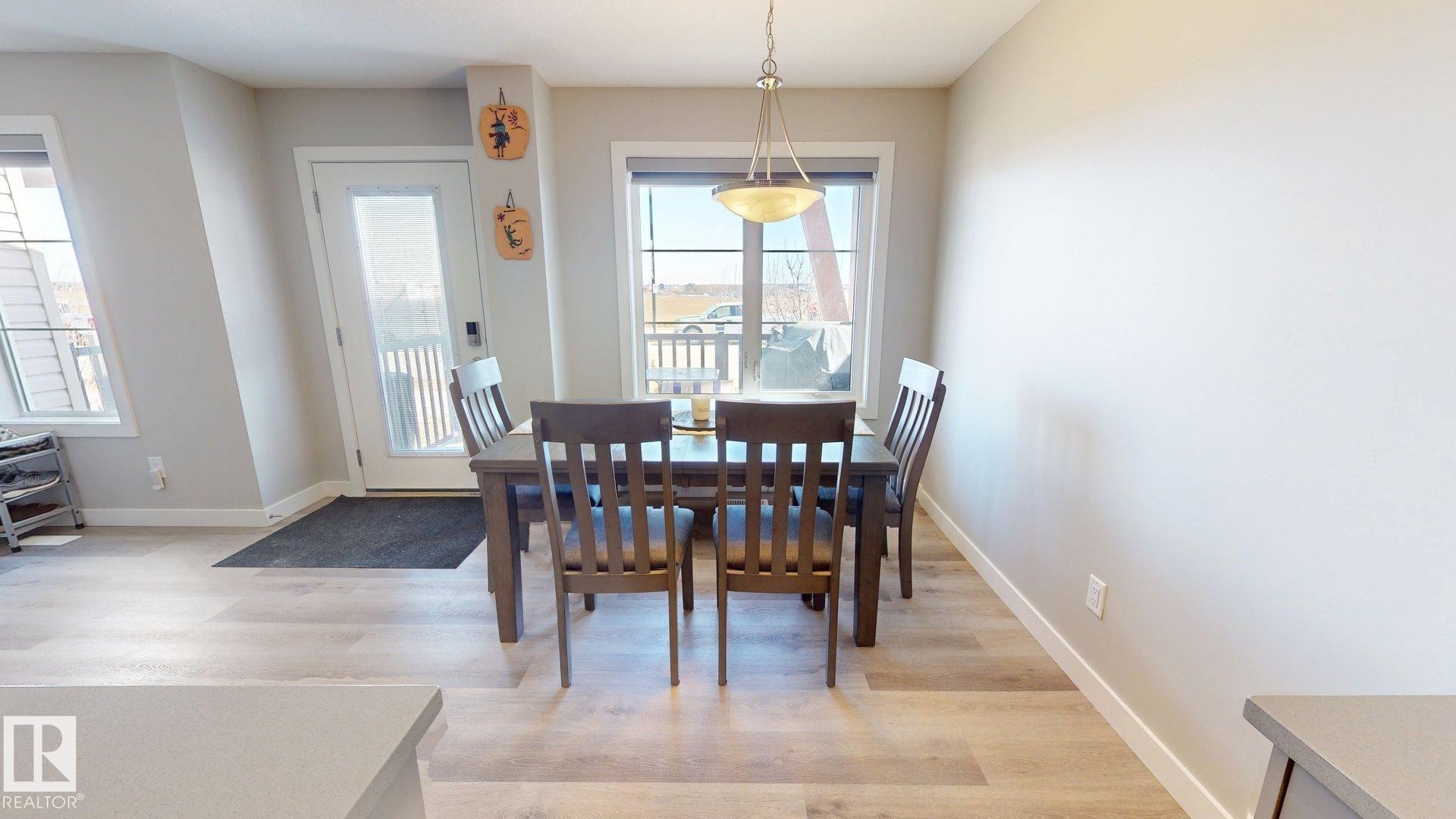 998 Stillwater Boulevard, Edmonton, AB - Indoor Photo Showing Dining Room