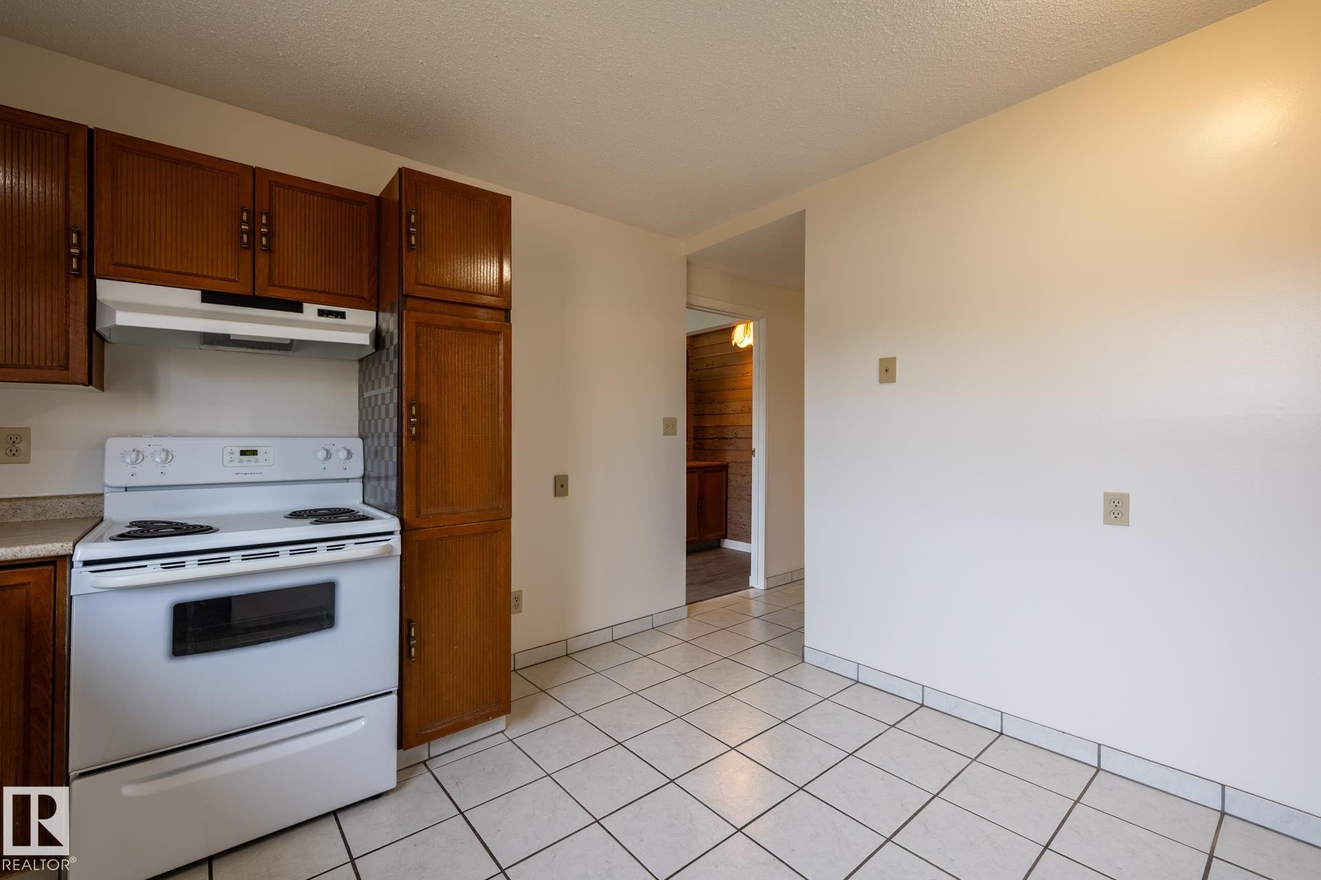 14339 122 Street, Edmonton, AB - Indoor Photo Showing Kitchen