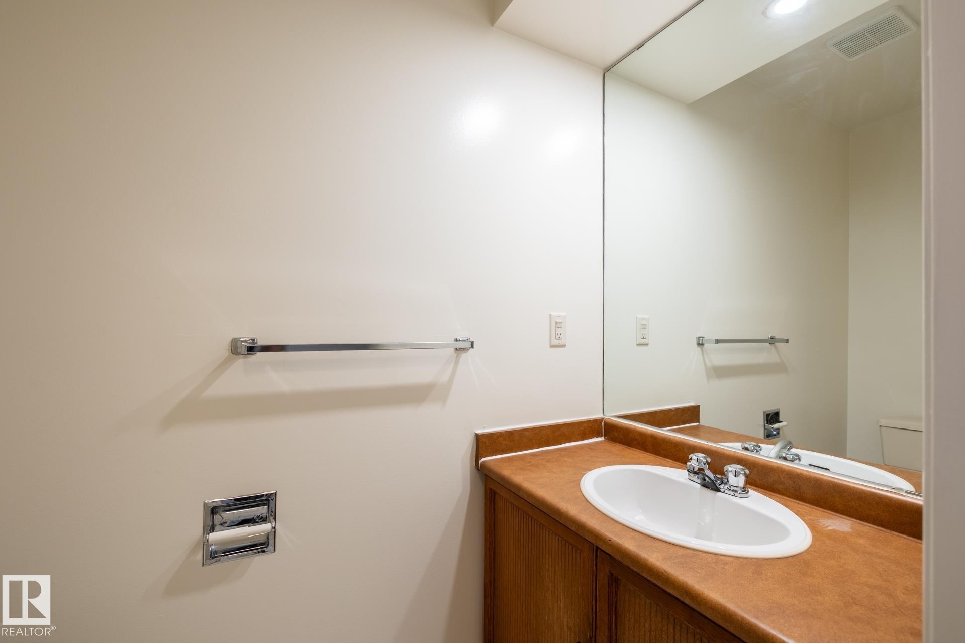 14339 122 Street, Edmonton, AB - Indoor Photo Showing Bathroom