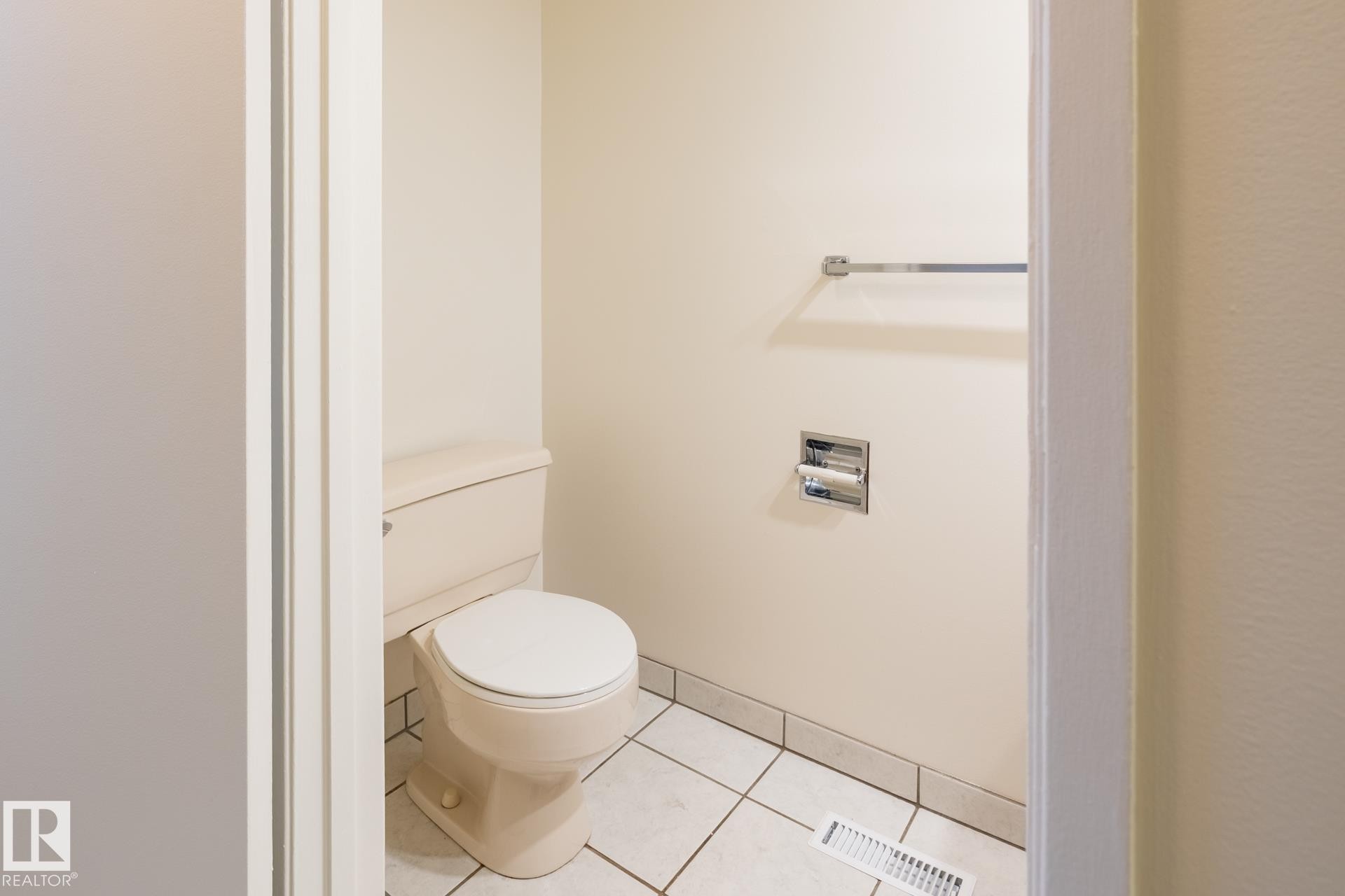 14339 122 Street, Edmonton, AB - Indoor Photo Showing Bathroom