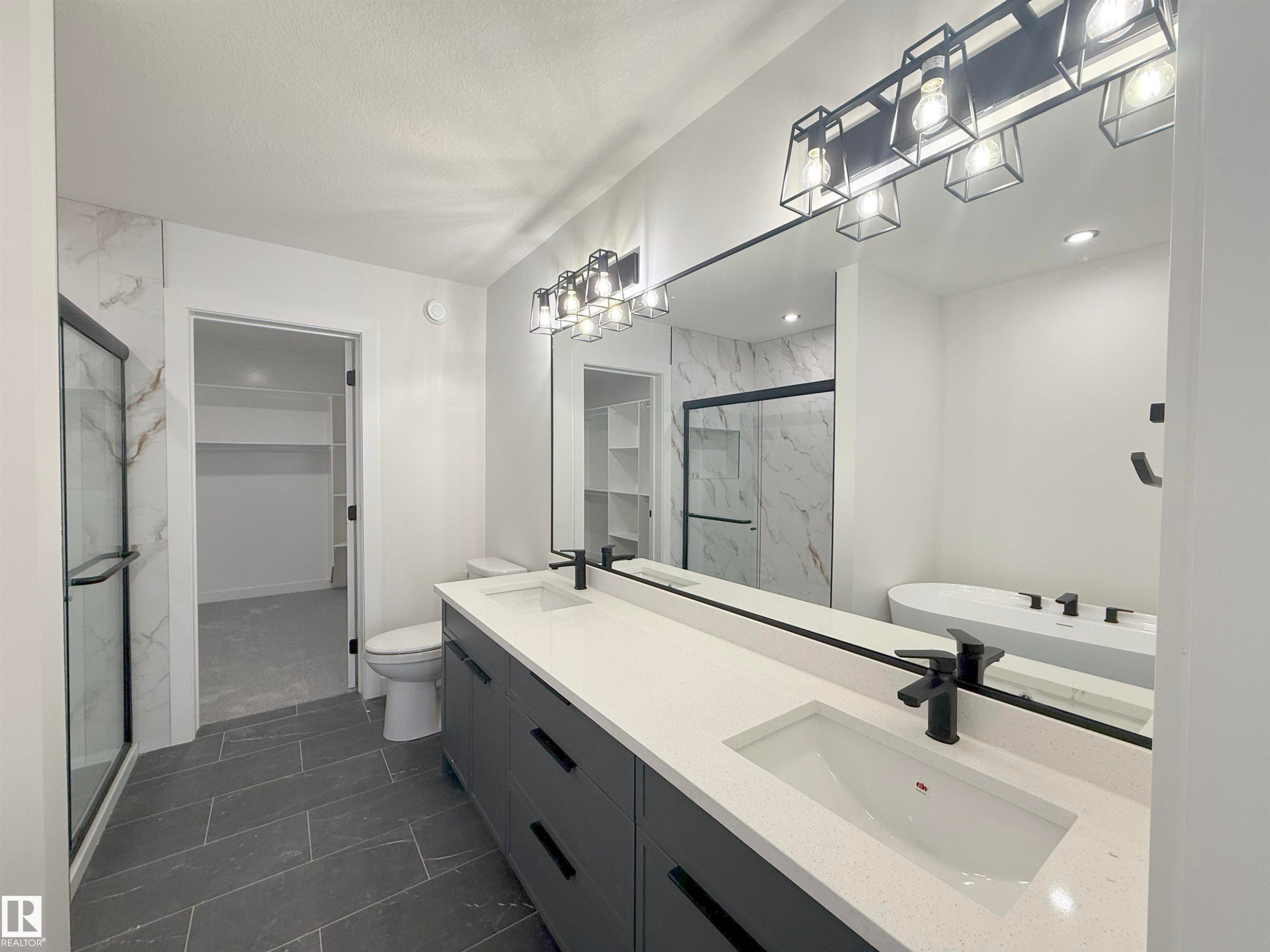 3158 Magpie Way, Edmonton, AB - Indoor Photo Showing Bathroom
