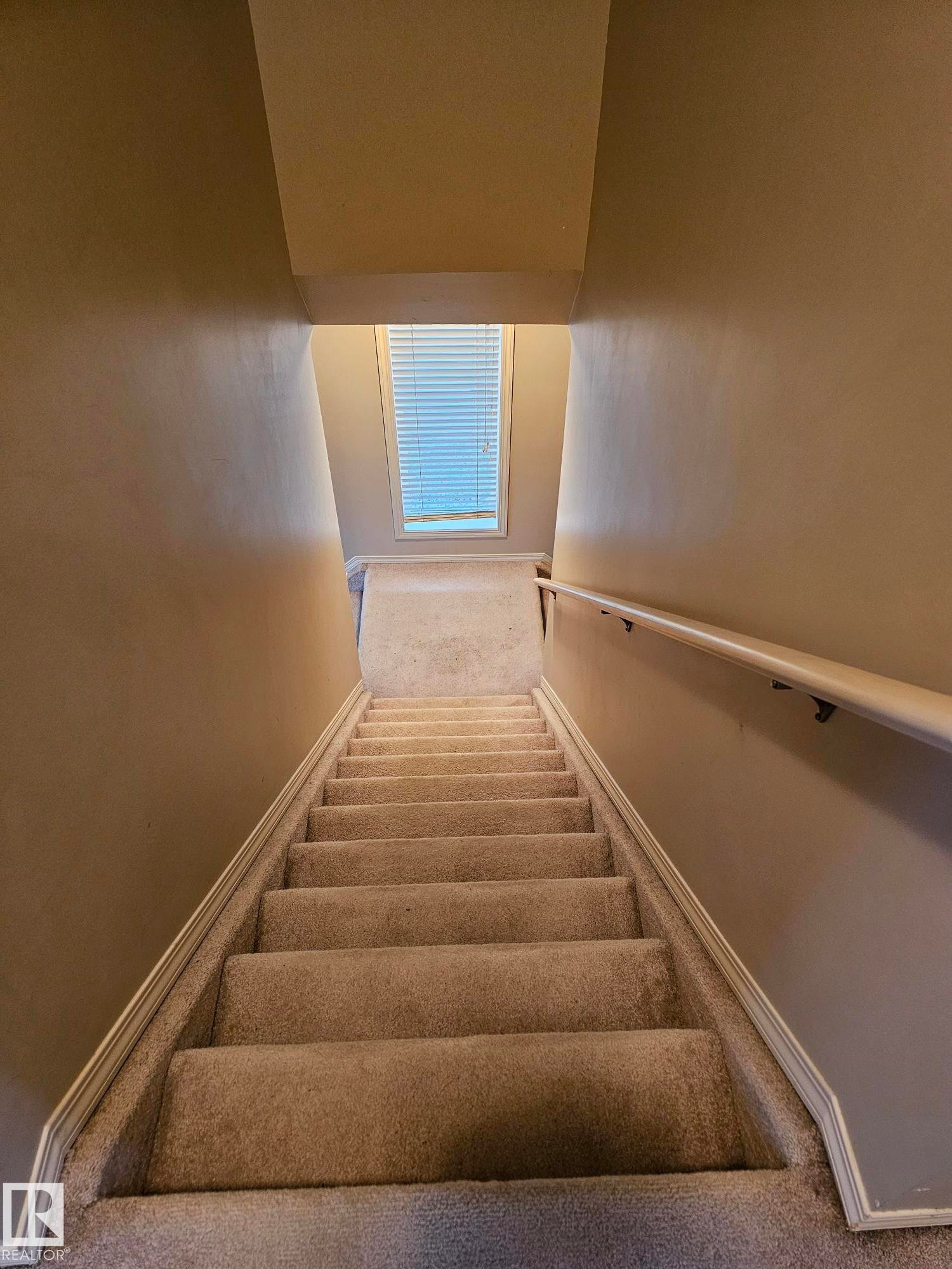 Edmonton, AB - Indoor Photo Showing Other Room