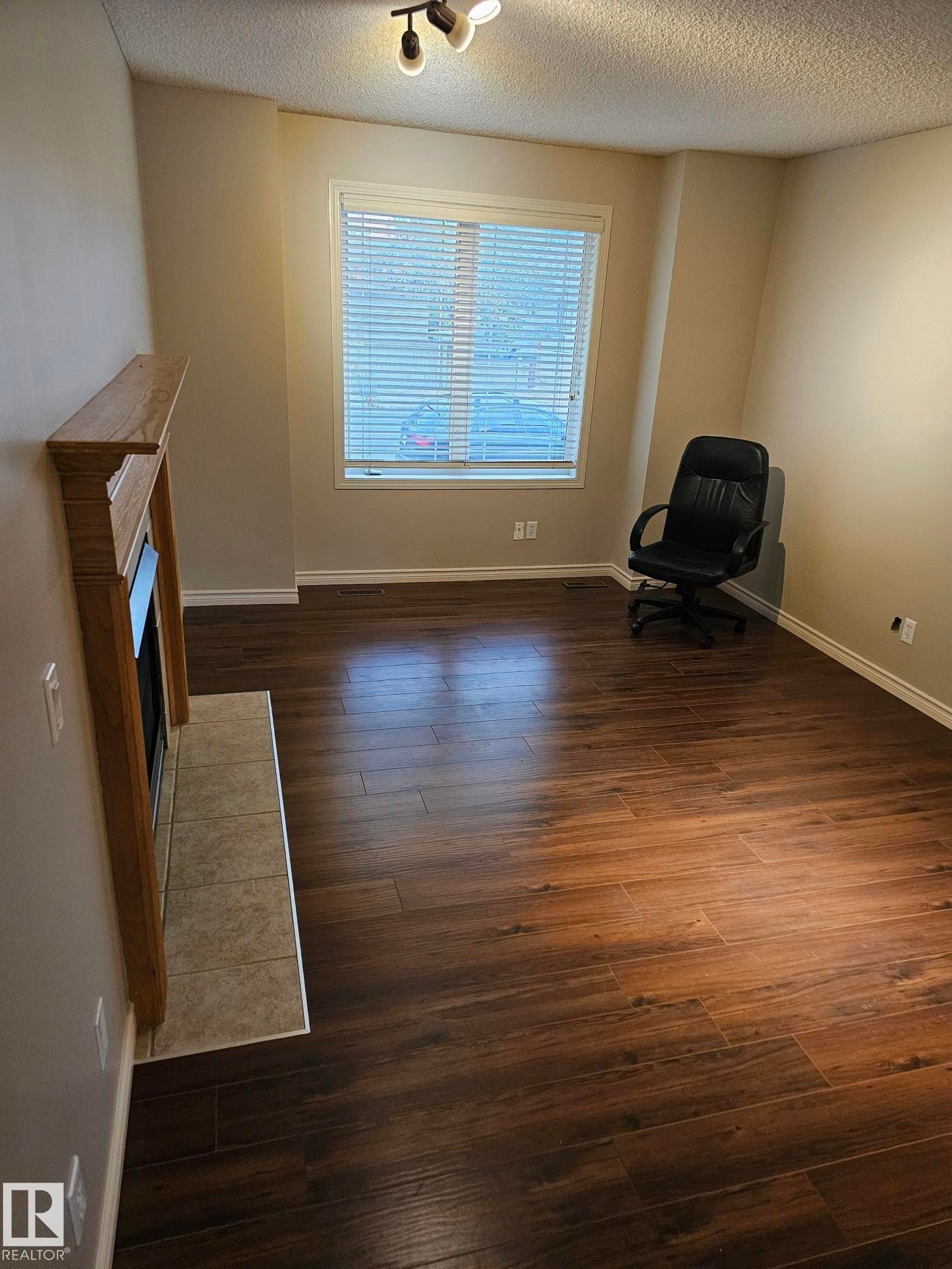 Edmonton, AB - Indoor Photo Showing Other Room