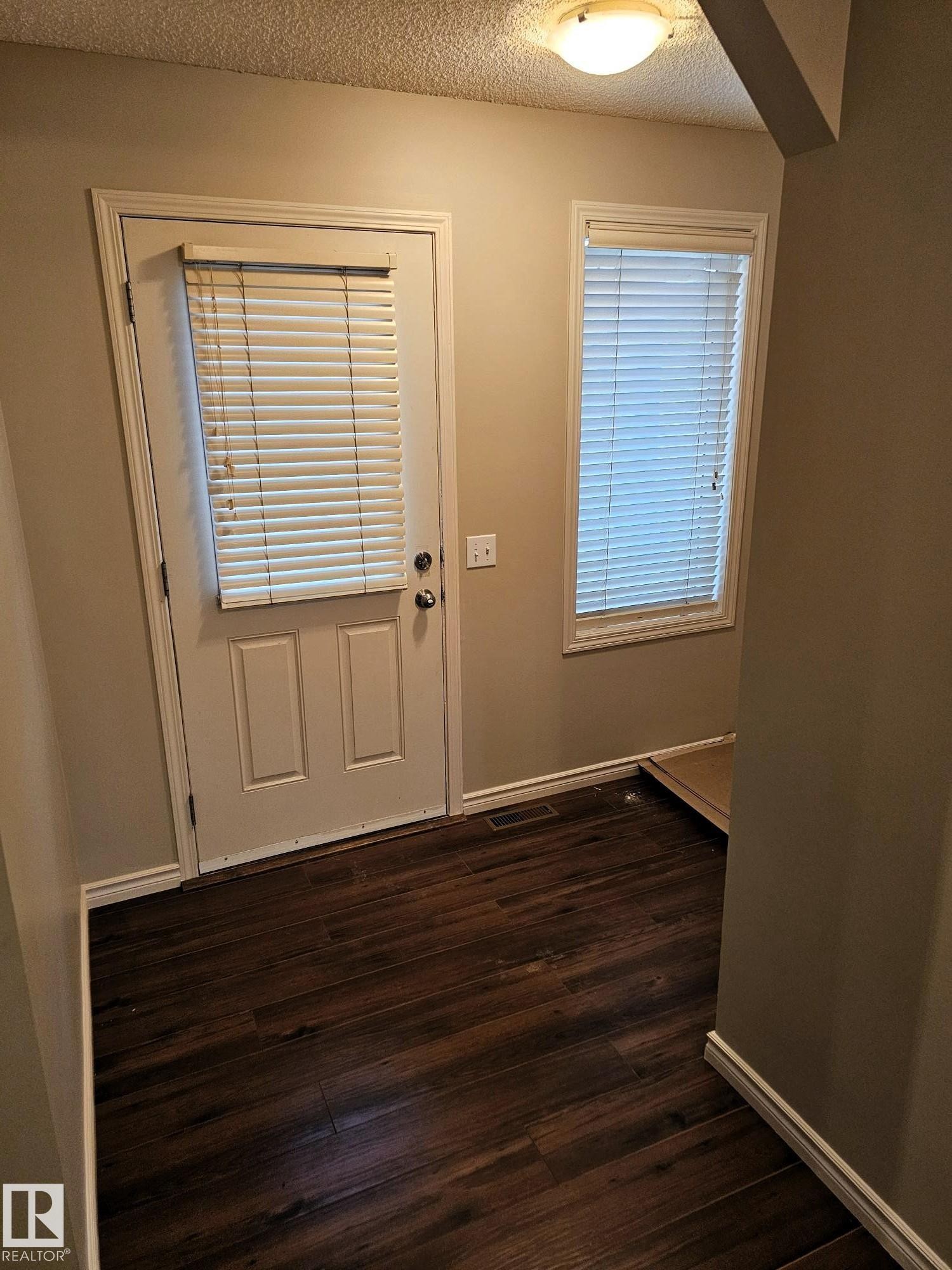 Edmonton, AB - Indoor Photo Showing Other Room