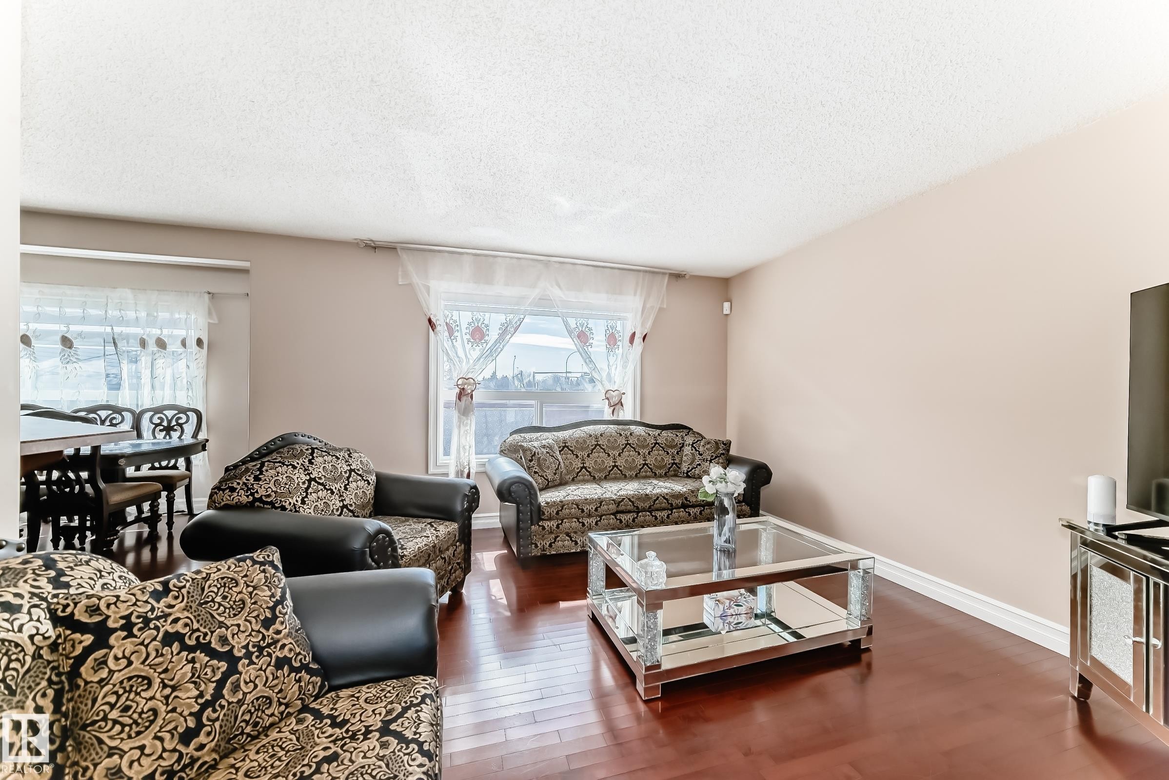 Living room with hardwood floors and light-colored walls - 11415 167A Avenue Nw, Edmonton, AB - Indoor Photo Showing Living Room