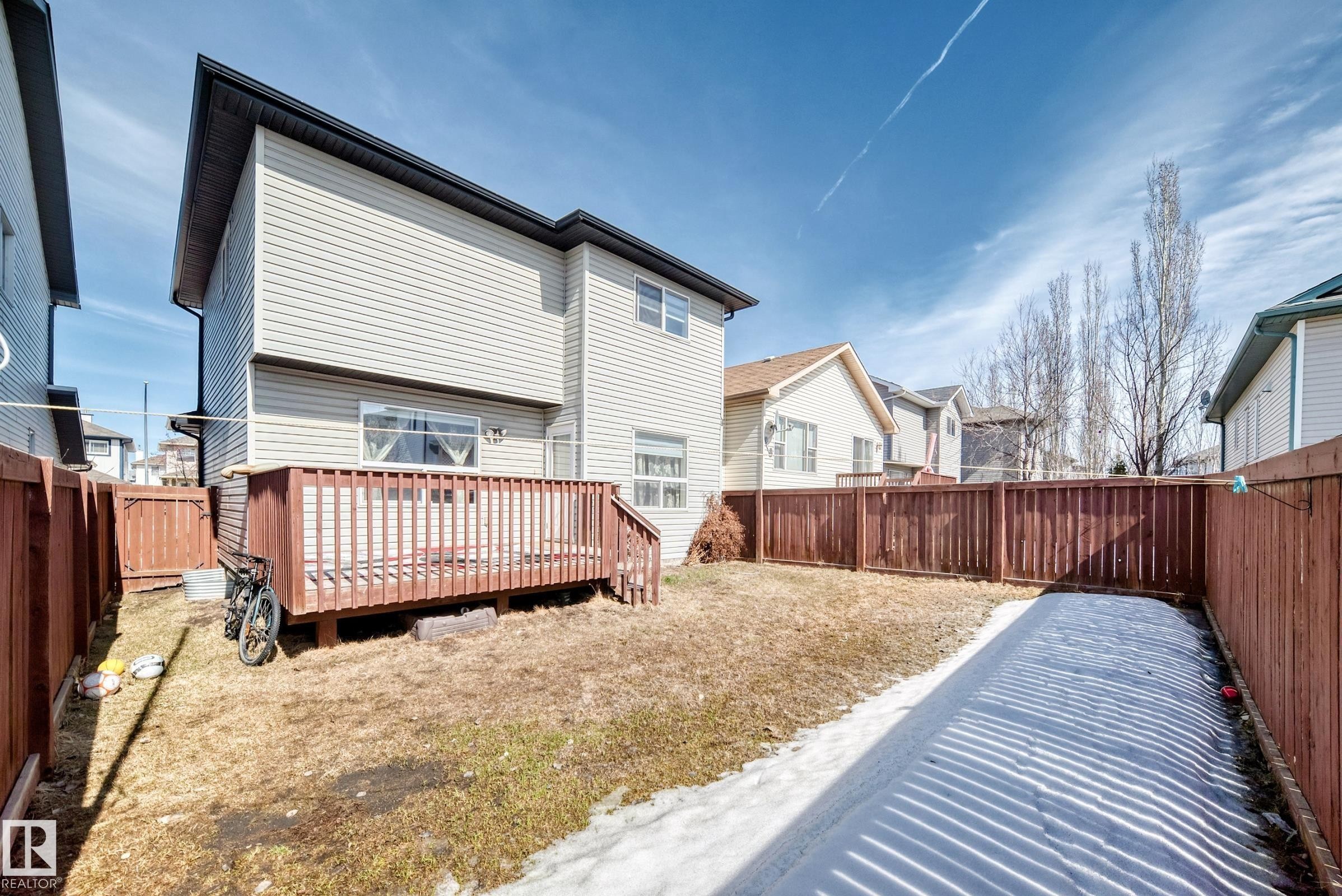 The property features an exterior with light-colored siding and a dark roofline - 11415 167A Avenue Nw, Edmonton, AB - Outdoor
