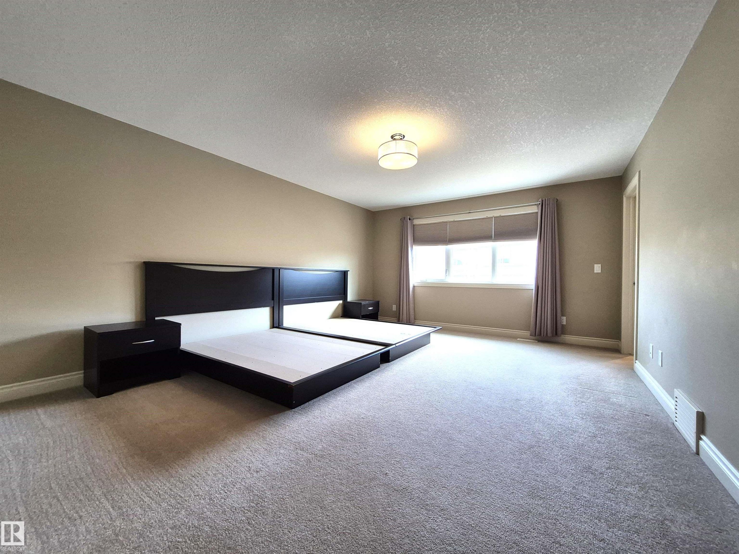 2121 90A Street, Edmonton, AB - Indoor Photo Showing Bedroom