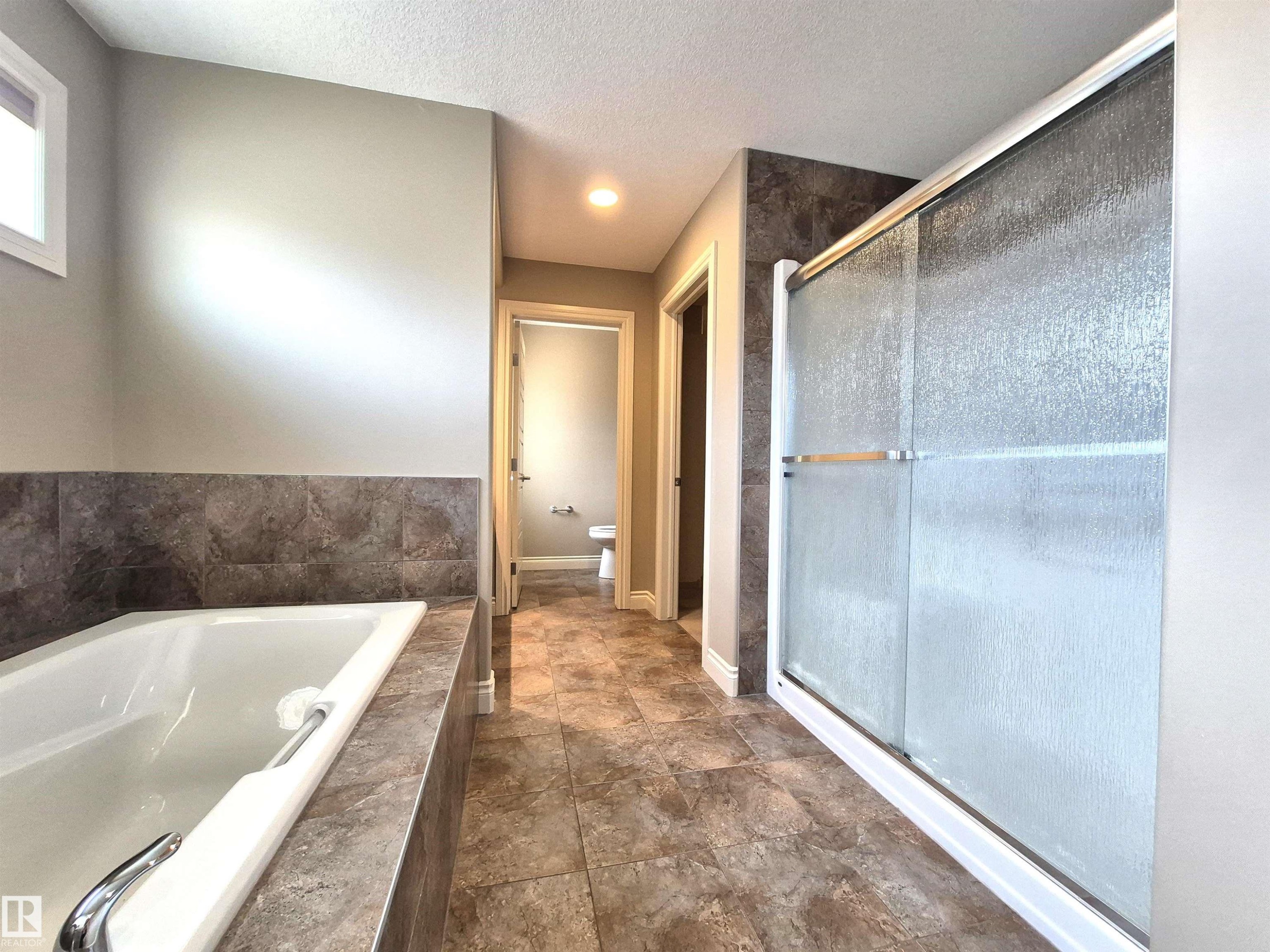 2121 90A Street, Edmonton, AB - Indoor Photo Showing Bathroom