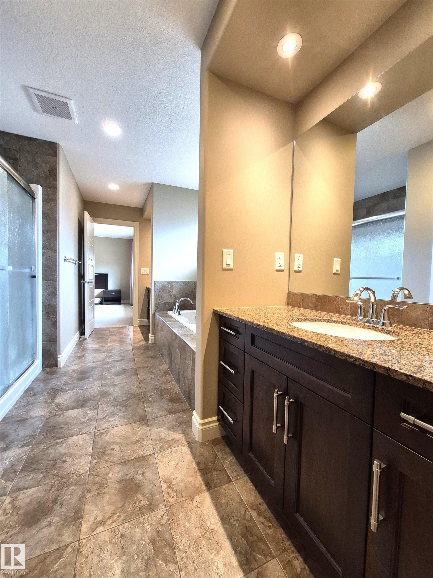 2121 90A Street, Edmonton, AB - Indoor Photo Showing Bathroom