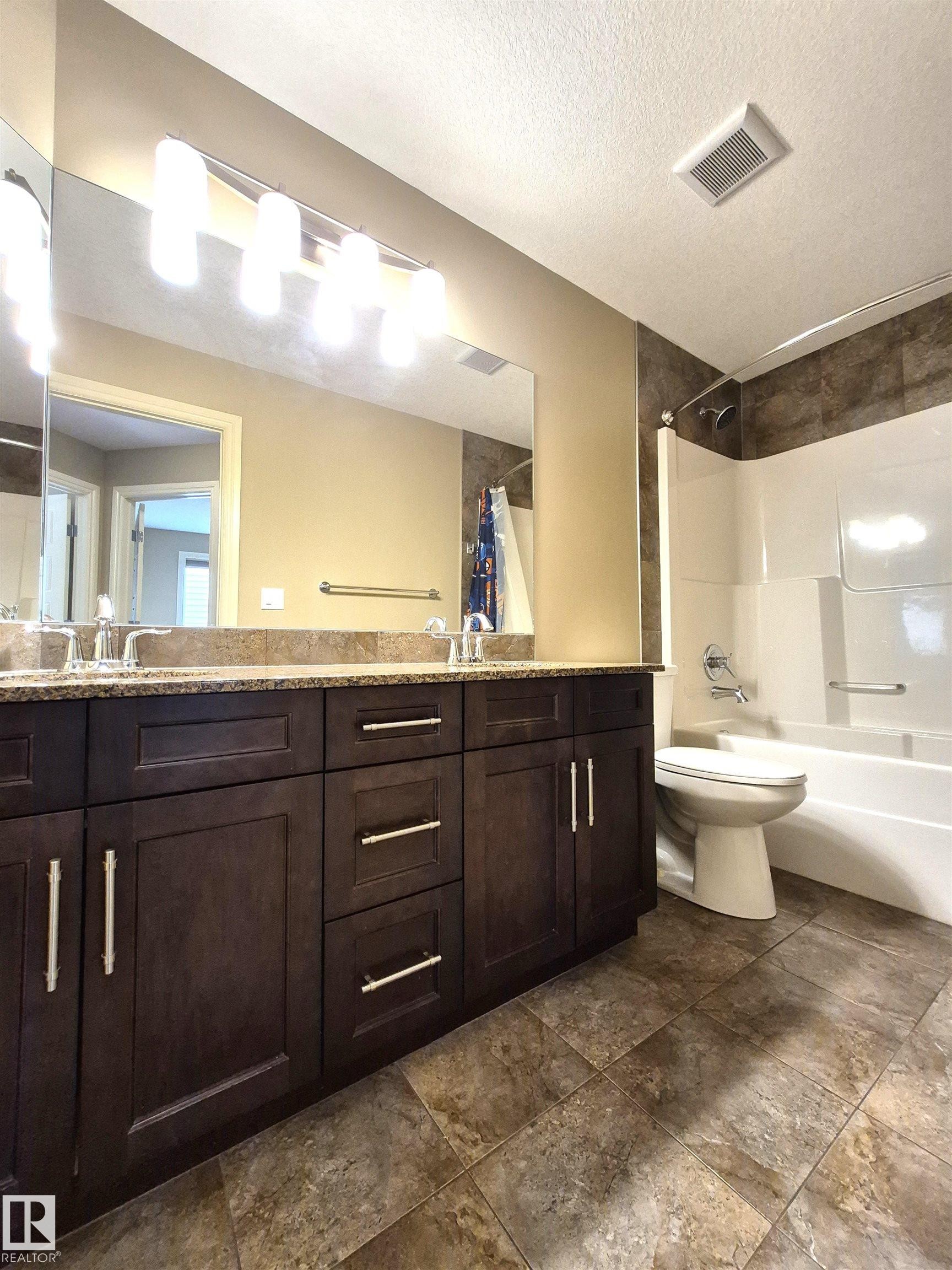 2121 90A Street, Edmonton, AB - Indoor Photo Showing Bathroom