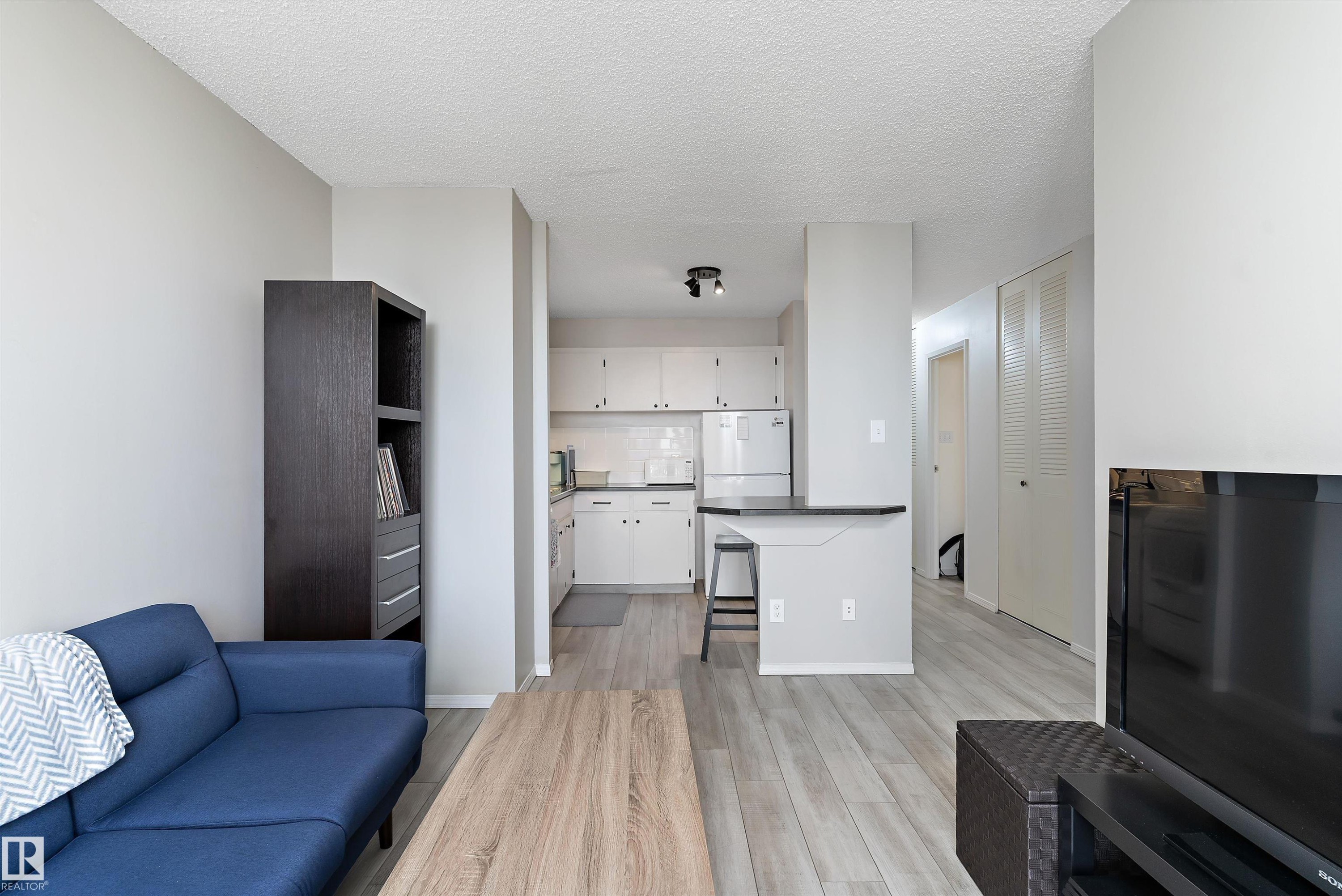 1002 12121 Jasper Avenue, Edmonton, AB - Indoor