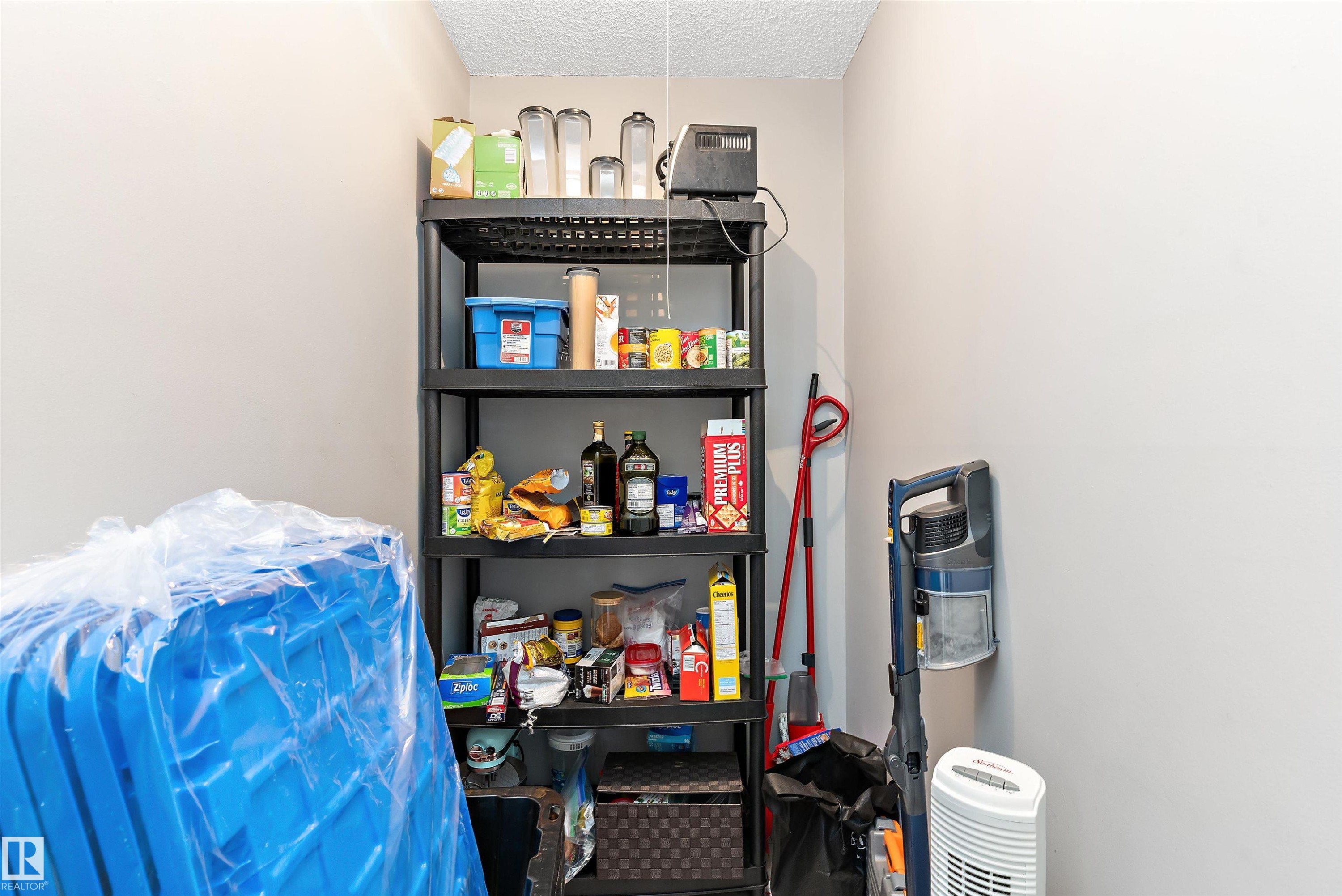 1002 12121 Jasper Avenue, Edmonton, AB - Indoor