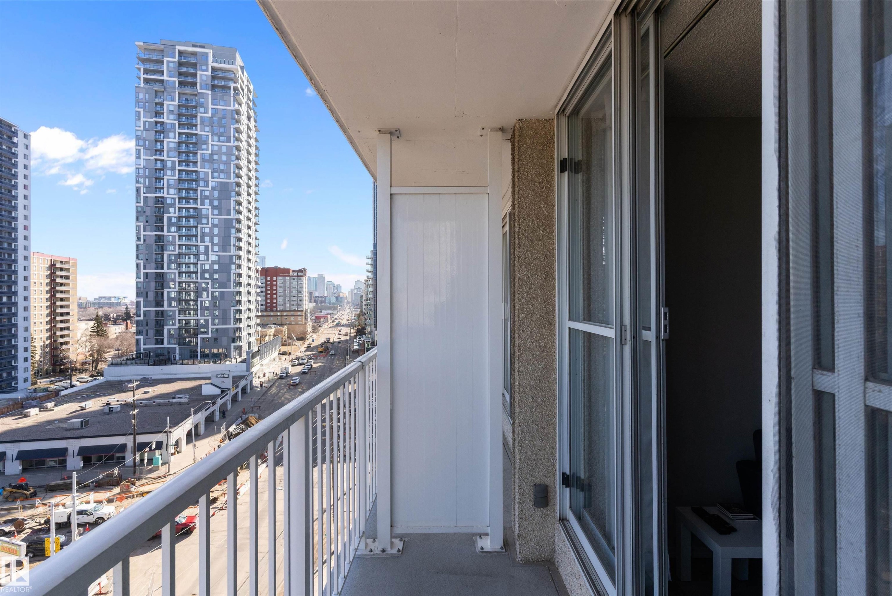 1002 12121 Jasper Avenue, Edmonton, AB - Outdoor