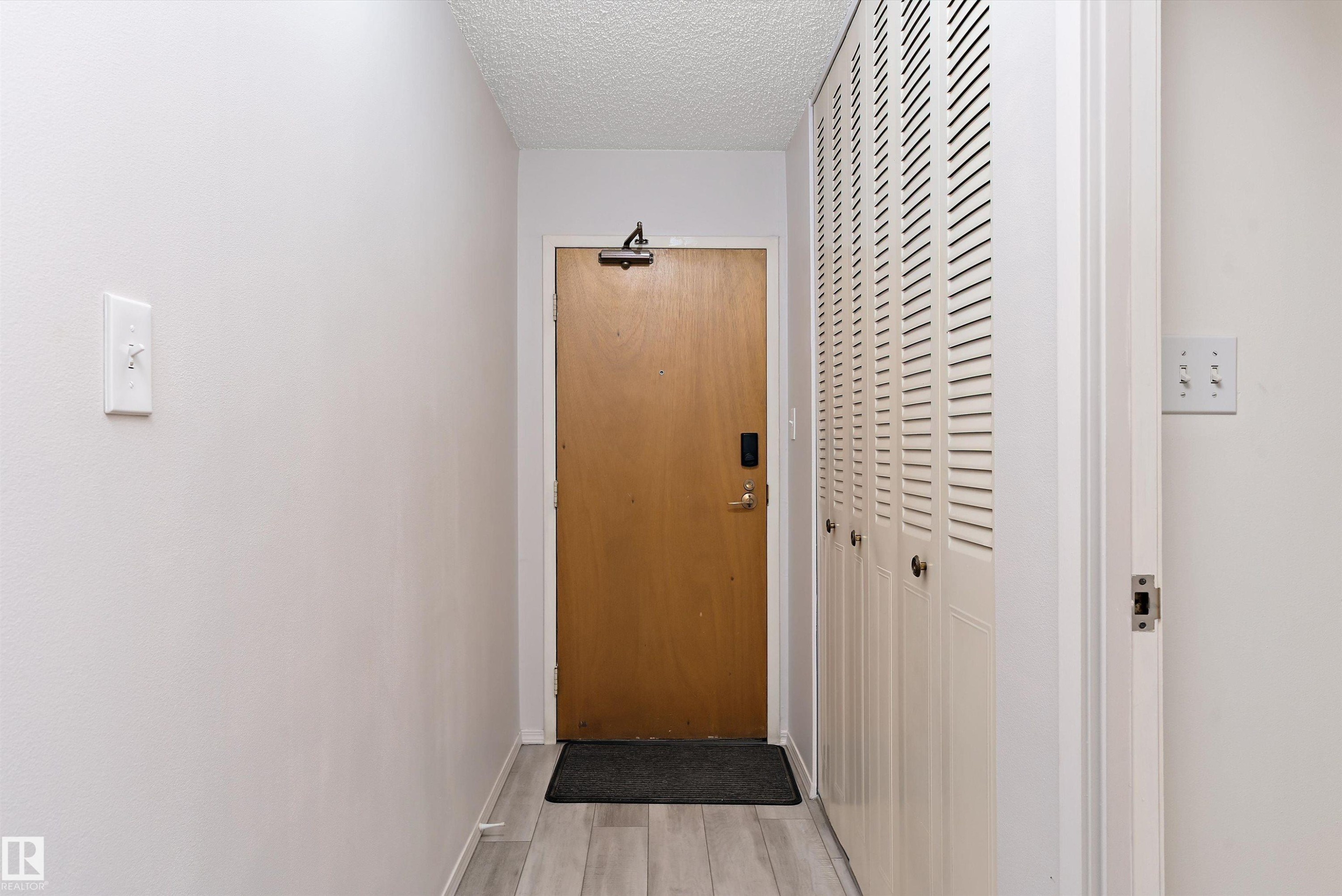 1002 12121 Jasper Avenue, Edmonton, AB - Indoor Photo Showing Other Room