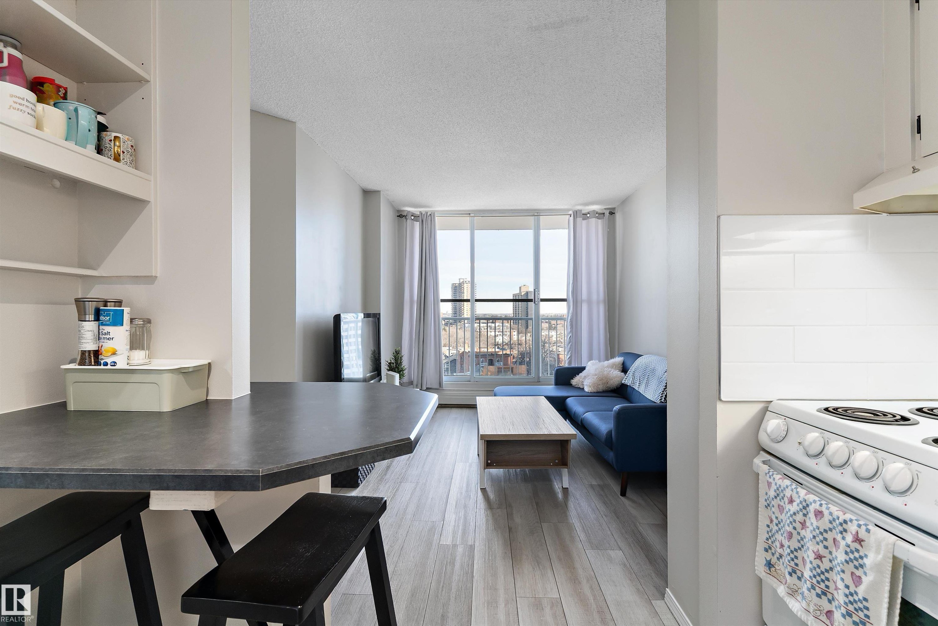 1002 12121 Jasper Avenue, Edmonton, AB - Indoor