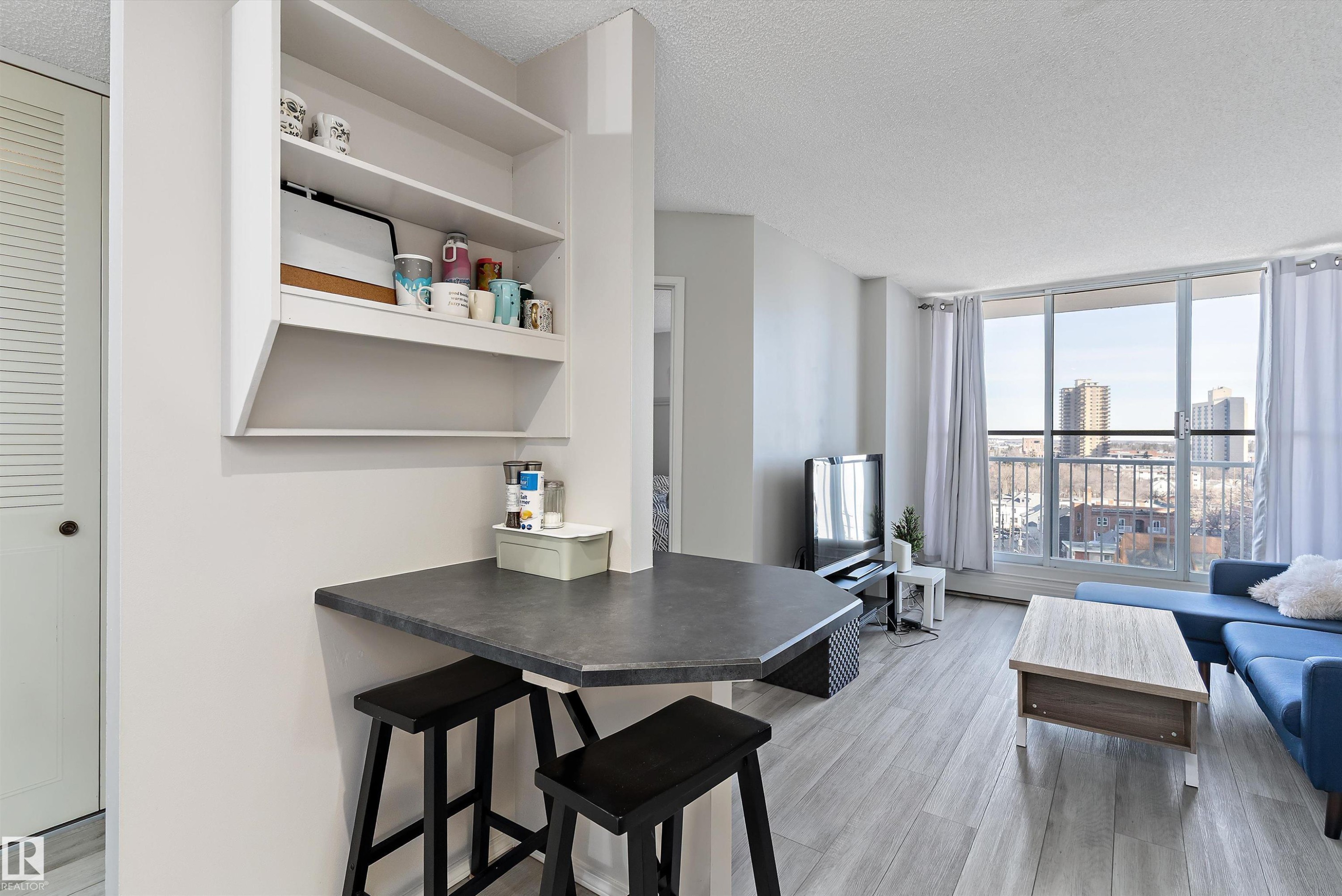 1002 12121 Jasper Avenue, Edmonton, AB - Indoor