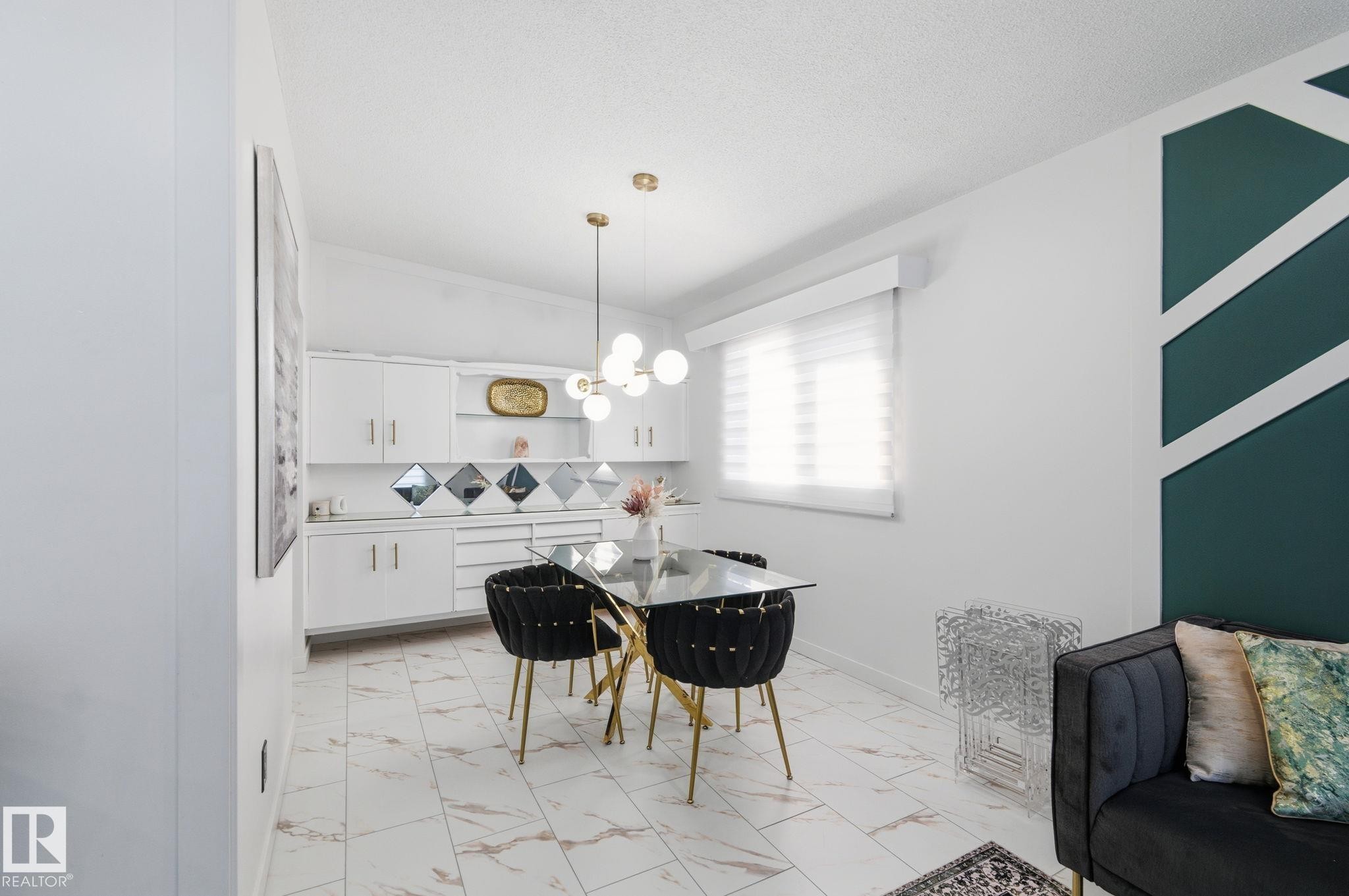 8043 135 Avenue Nw, Edmonton, AB - Indoor Photo Showing Other Room
