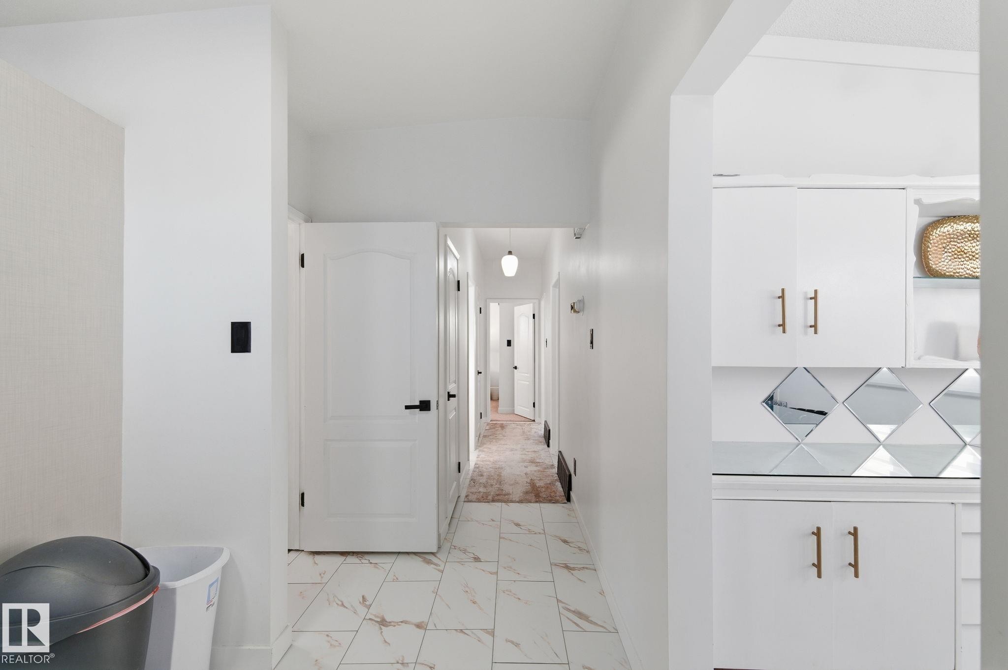 8043 135 Avenue Nw, Edmonton, AB - Indoor Photo Showing Other Room