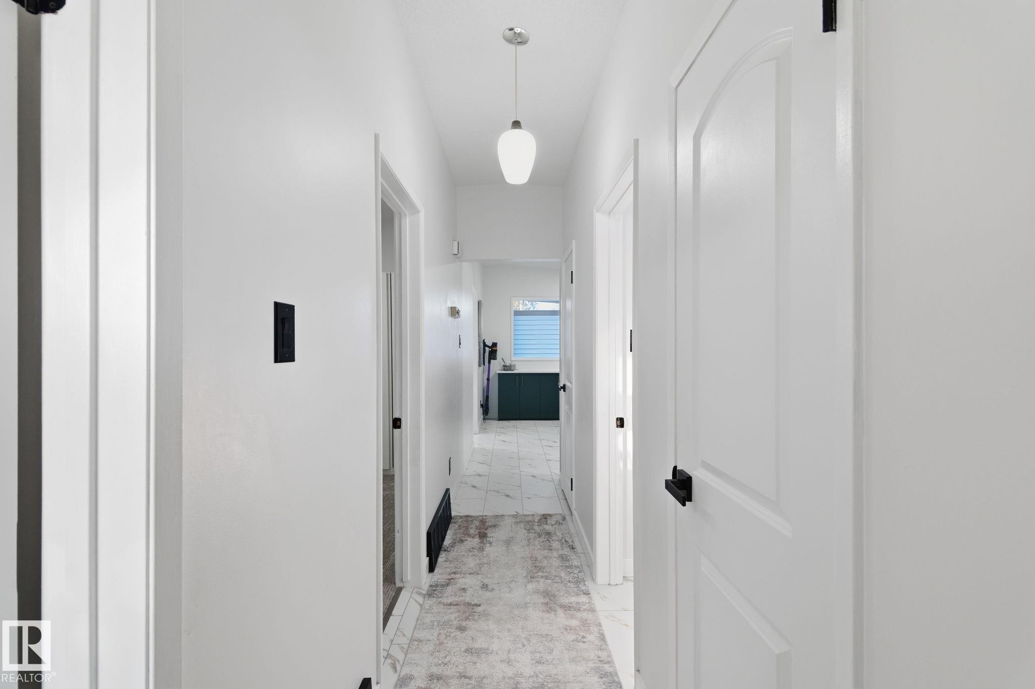 8043 135 Avenue Nw, Edmonton, AB - Indoor Photo Showing Other Room