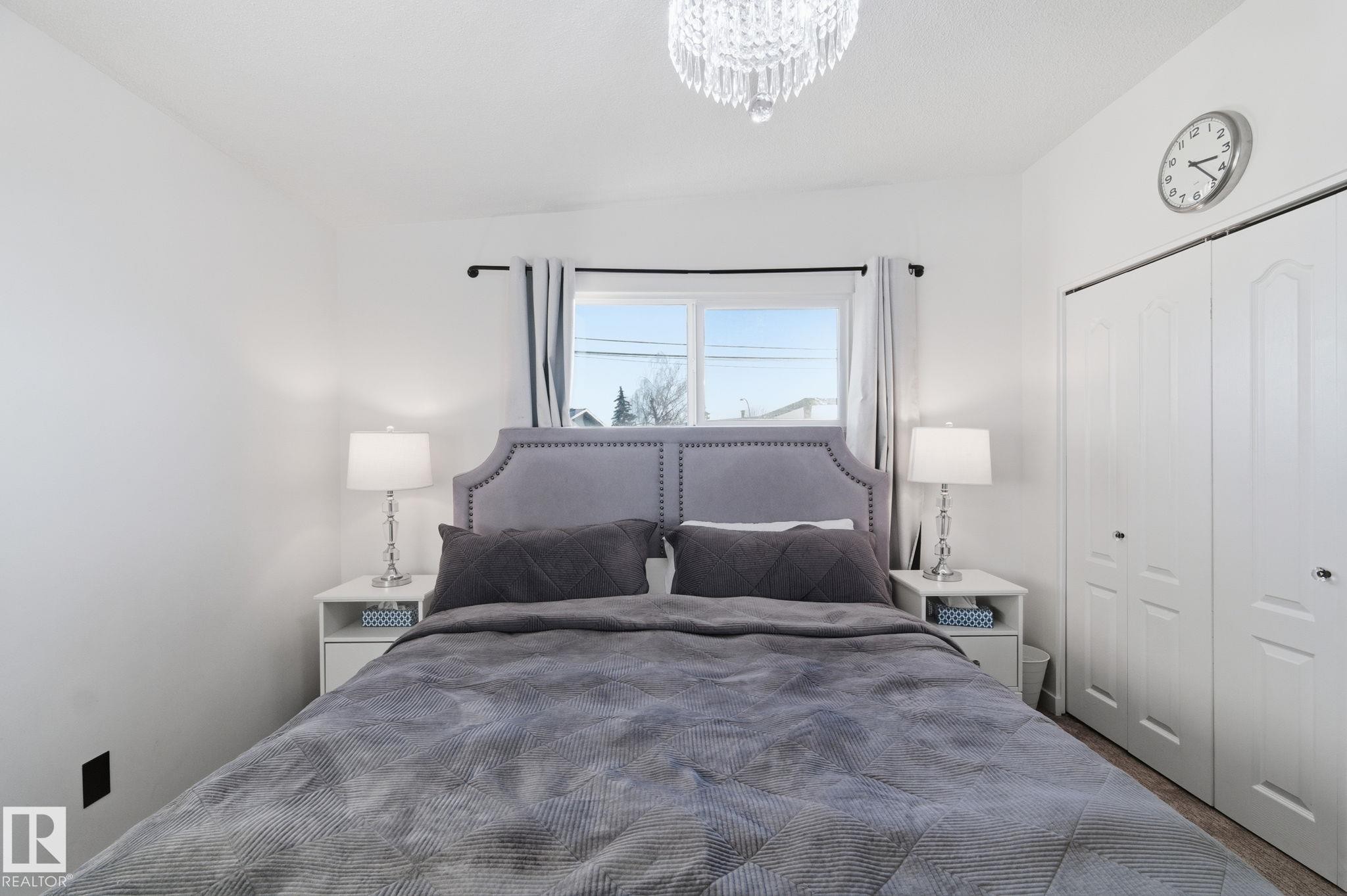 8043 135 Avenue Nw, Edmonton, AB - Indoor Photo Showing Bedroom