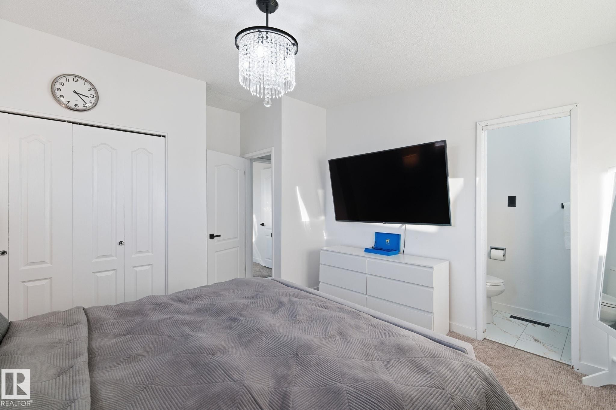 8043 135 Avenue Nw, Edmonton, AB - Indoor Photo Showing Bedroom
