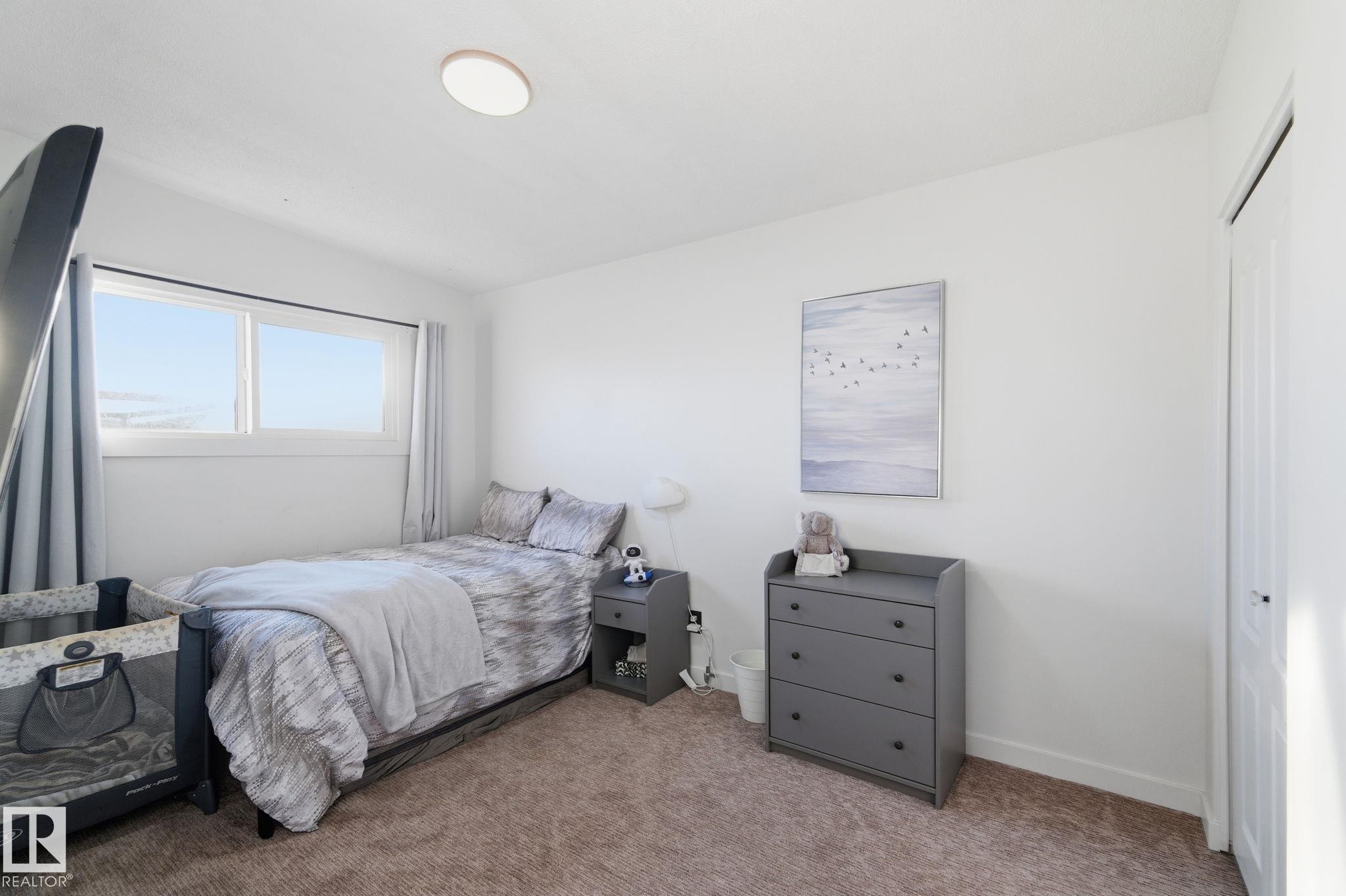 8043 135 Avenue Nw, Edmonton, AB - Indoor Photo Showing Bedroom