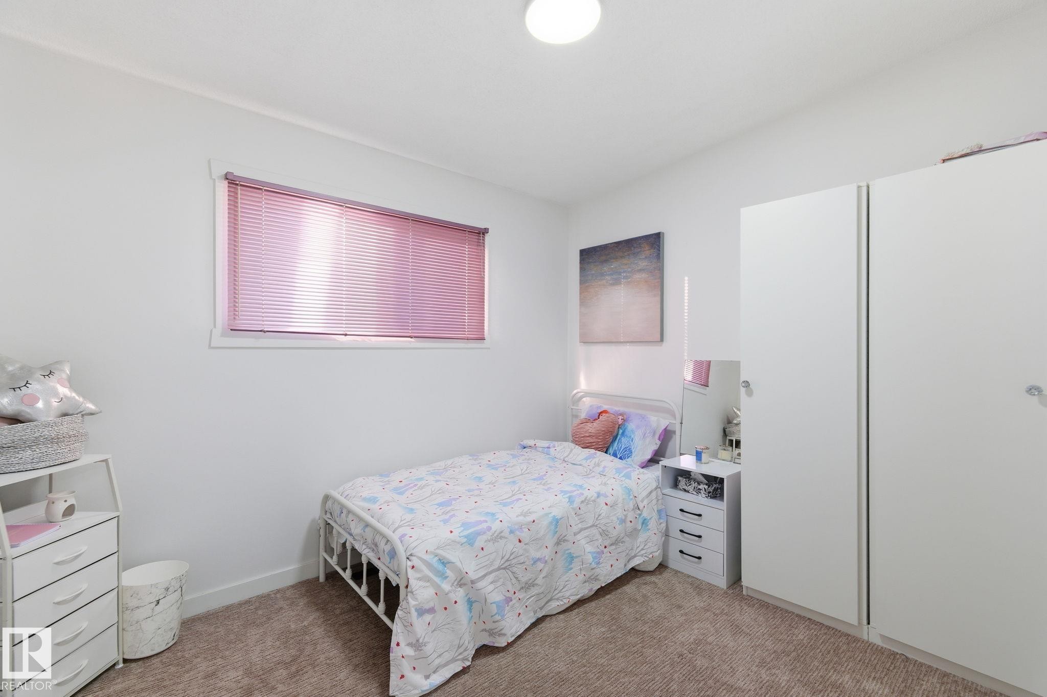 8043 135 Avenue Nw, Edmonton, AB - Indoor Photo Showing Bedroom