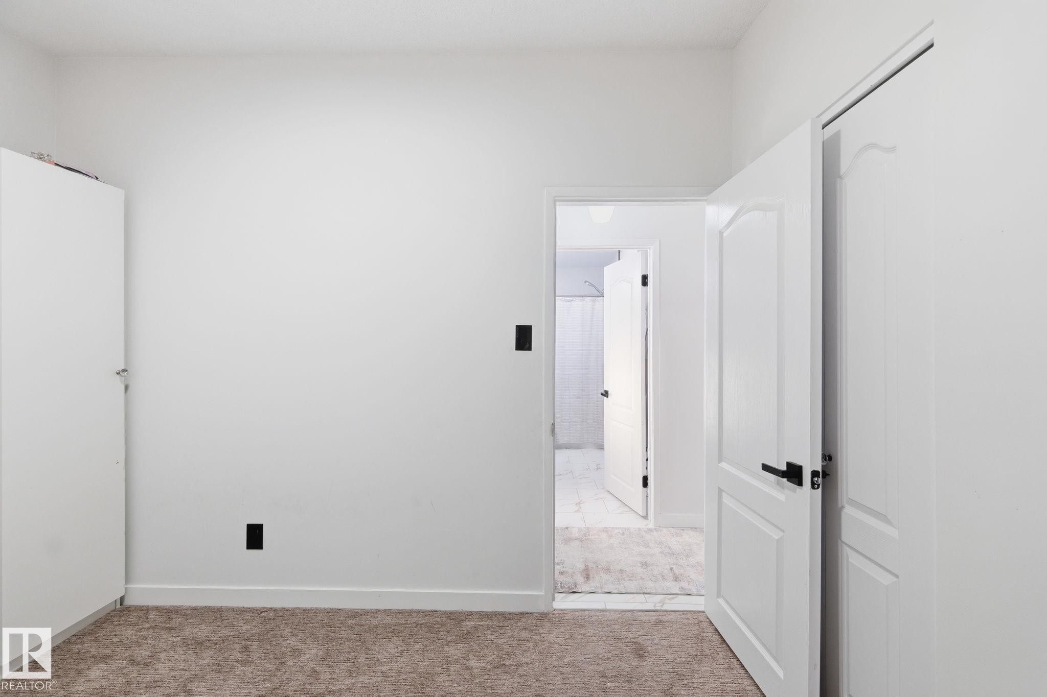 8043 135 Avenue Nw, Edmonton, AB - Indoor Photo Showing Other Room