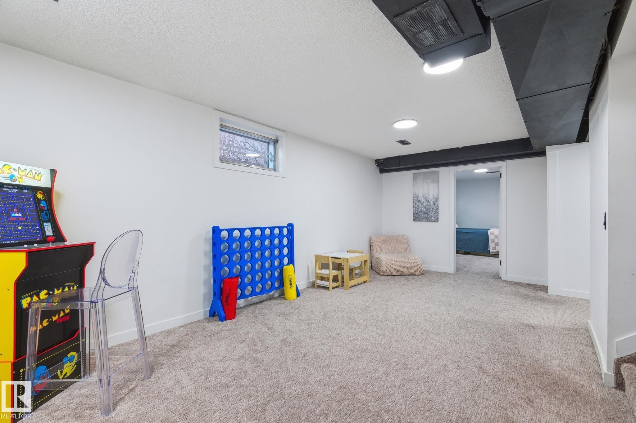 8043 135 Avenue Nw, Edmonton, AB - Indoor