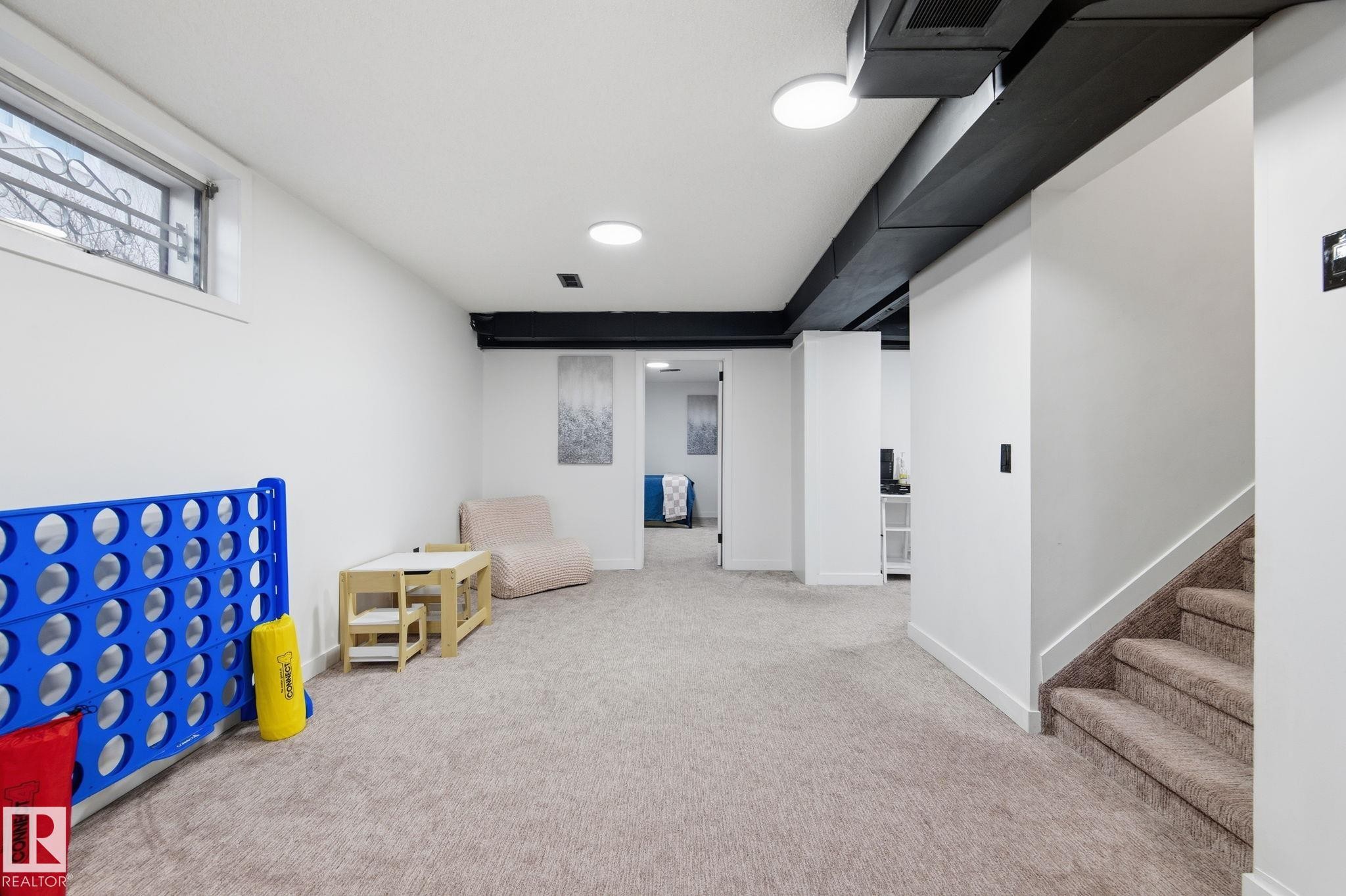 8043 135 Avenue Nw, Edmonton, AB - Indoor Photo Showing Other Room