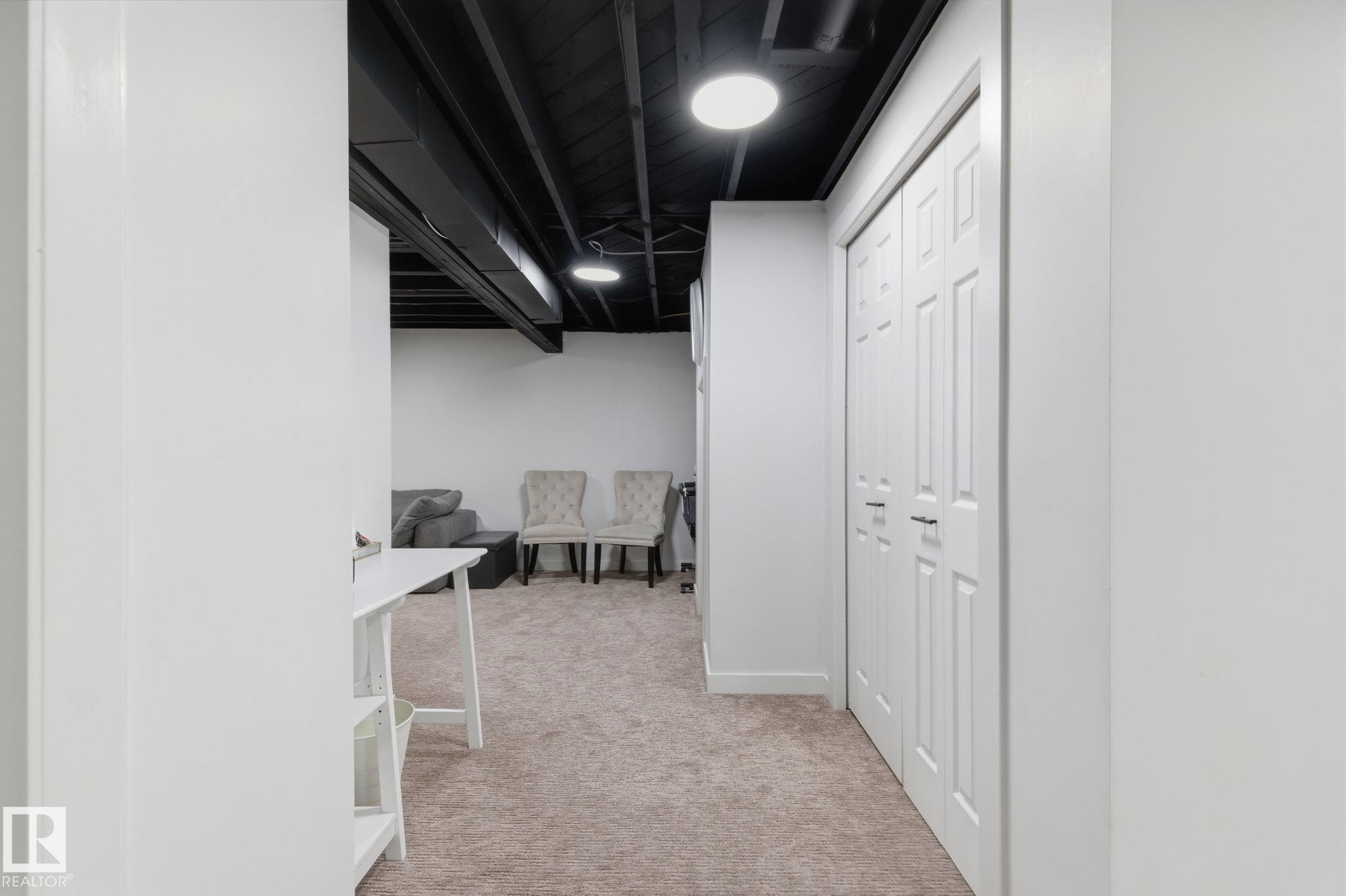 8043 135 Avenue Nw, Edmonton, AB - Indoor Photo Showing Other Room