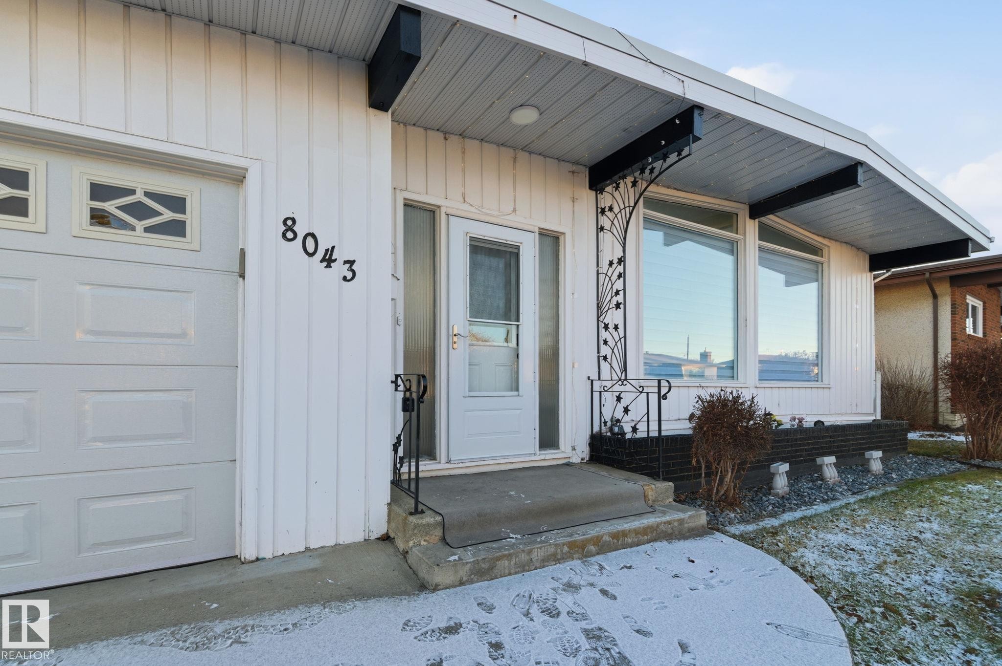 8043 135 Avenue Nw, Edmonton, AB - Outdoor With Exterior