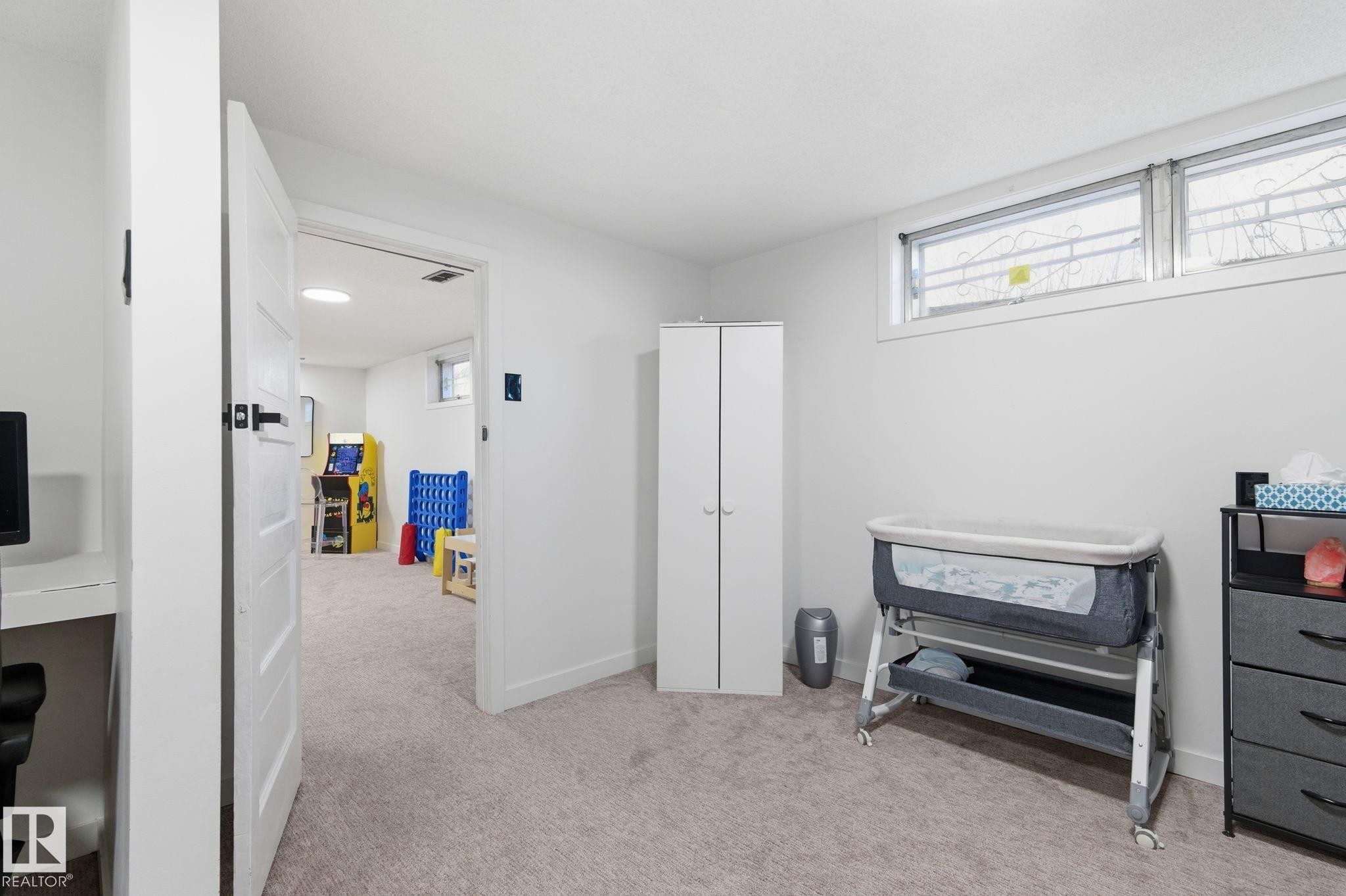 8043 135 Avenue Nw, Edmonton, AB - Indoor