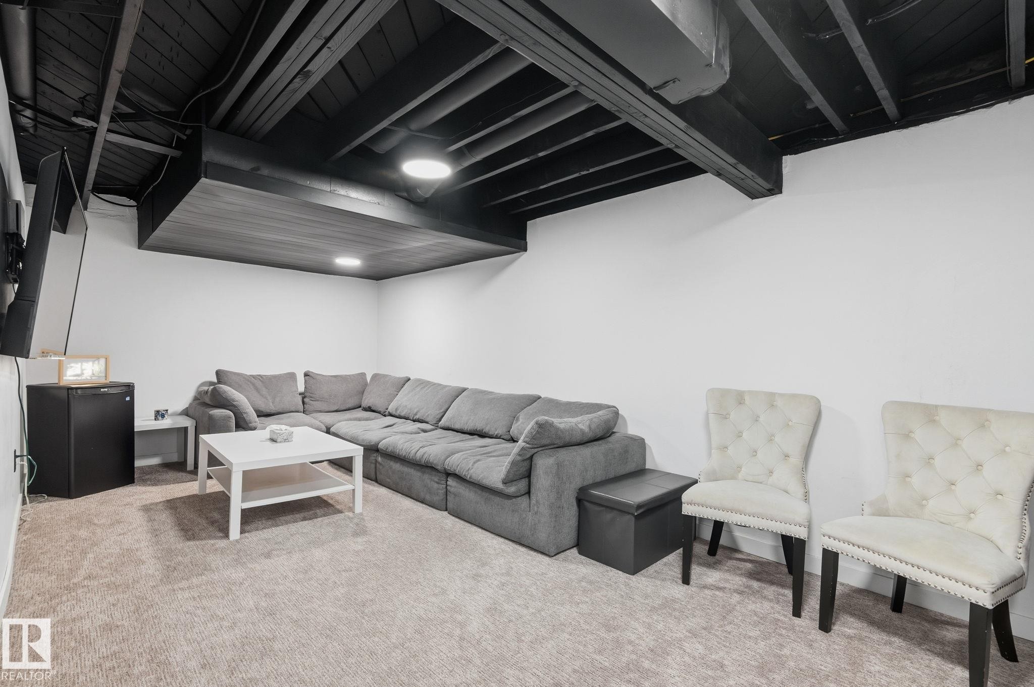 8043 135 Avenue Nw, Edmonton, AB - Indoor