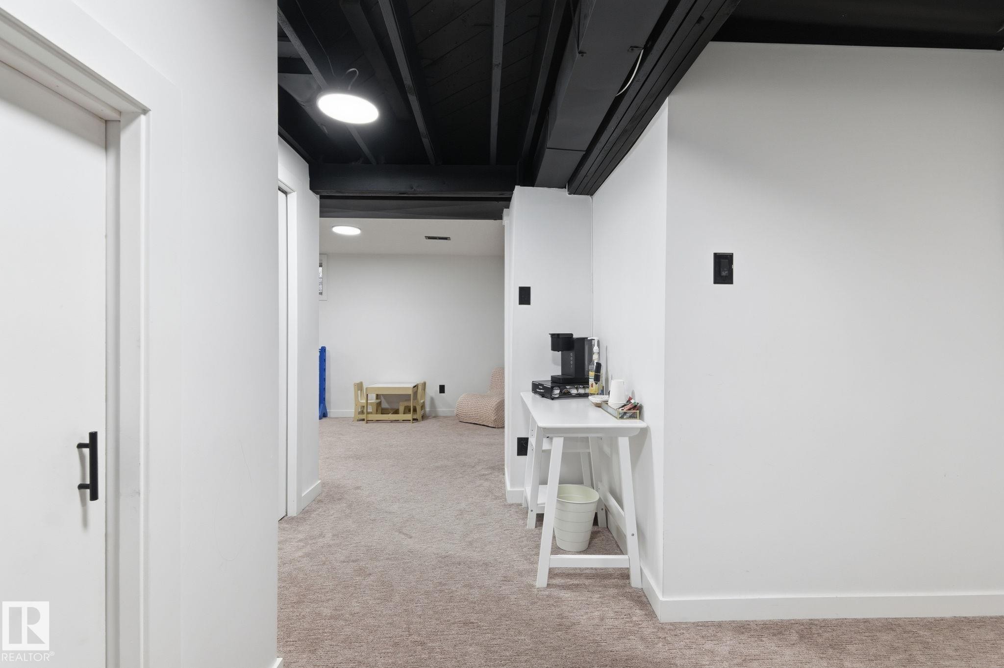 8043 135 Avenue Nw, Edmonton, AB - Indoor Photo Showing Other Room