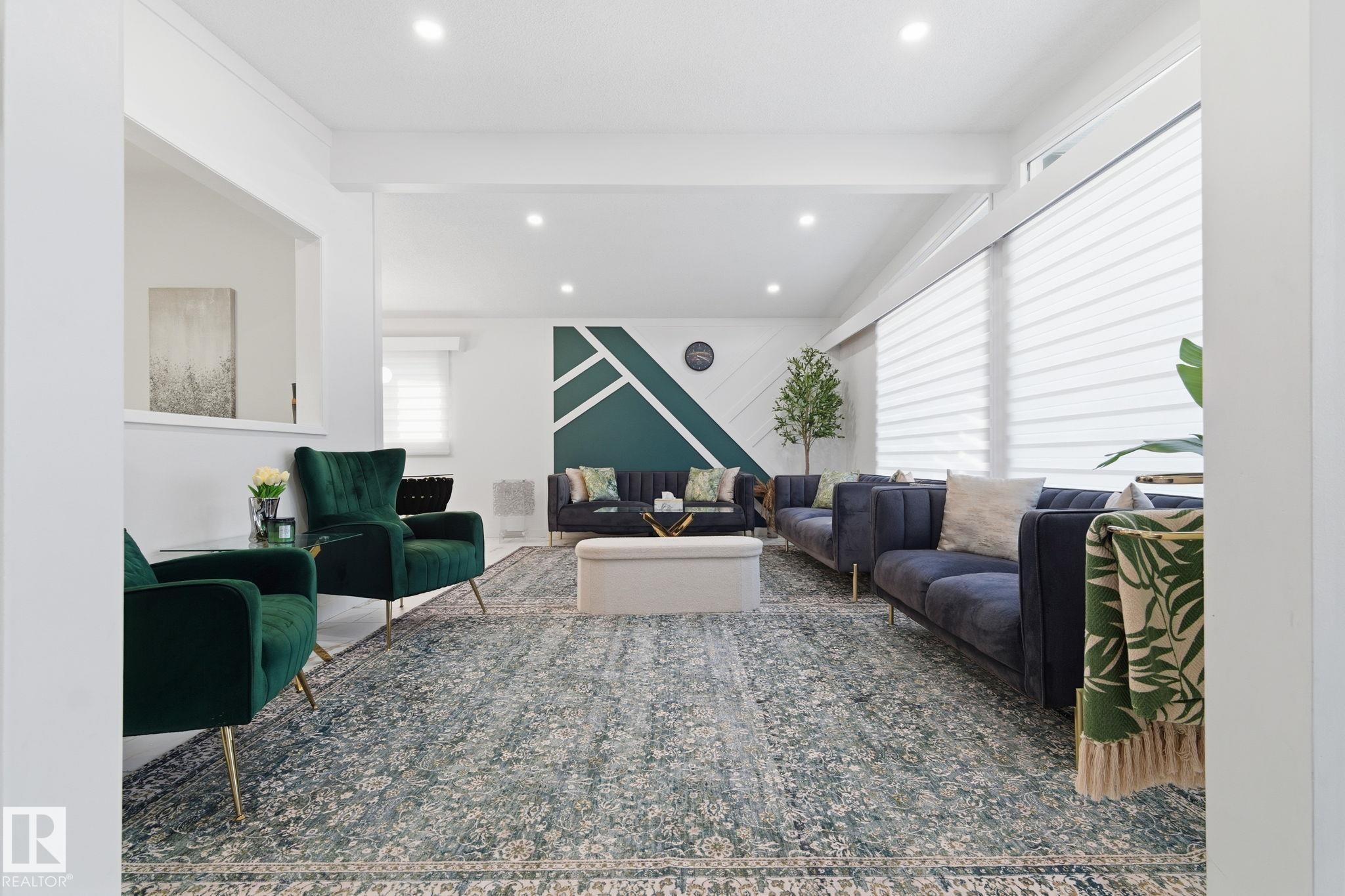 8043 135 Avenue Nw, Edmonton, AB - Indoor
