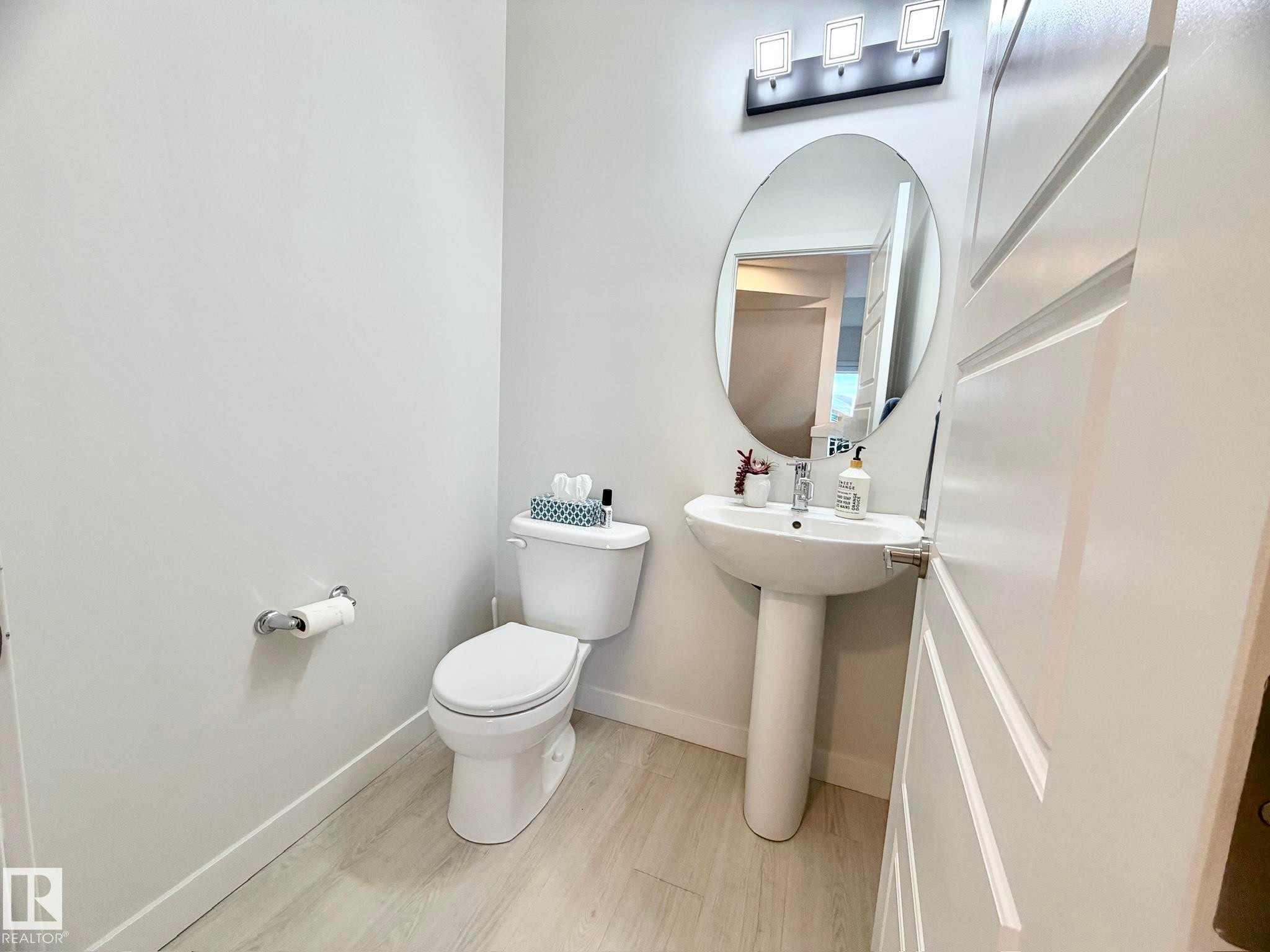 2 1010 Rabbit Hill Road, Edmonton, AB - Indoor Photo Showing Bathroom