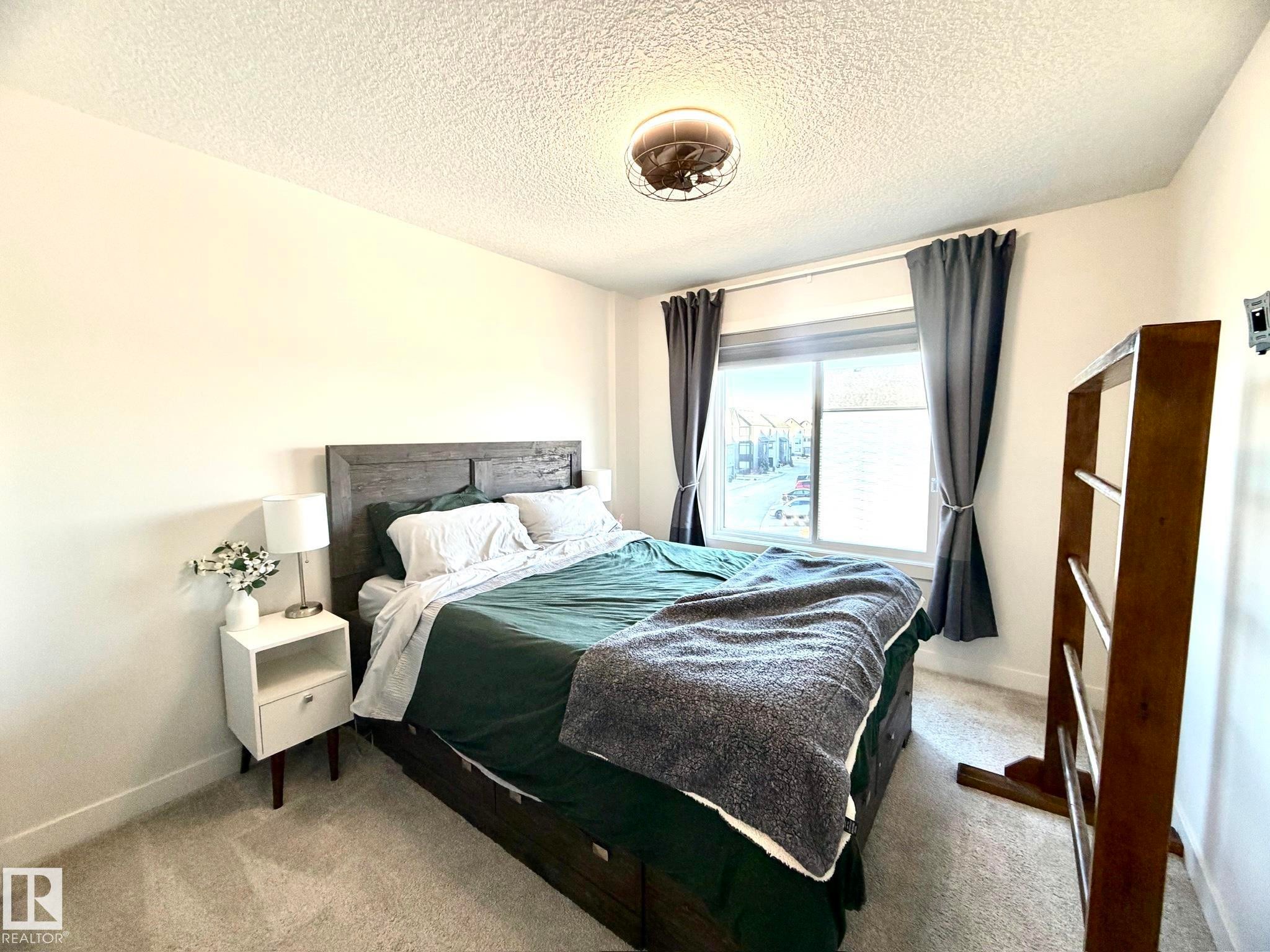 2 1010 Rabbit Hill Road, Edmonton, AB - Indoor Photo Showing Bedroom