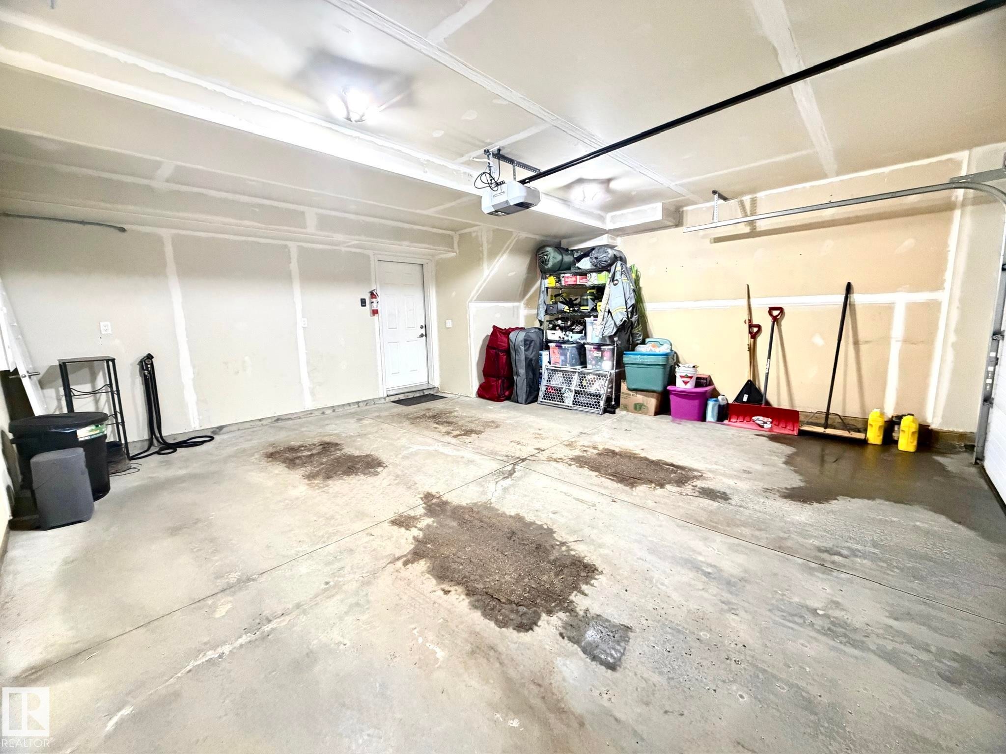 2 1010 Rabbit Hill Road, Edmonton, AB - Indoor Photo Showing Garage
