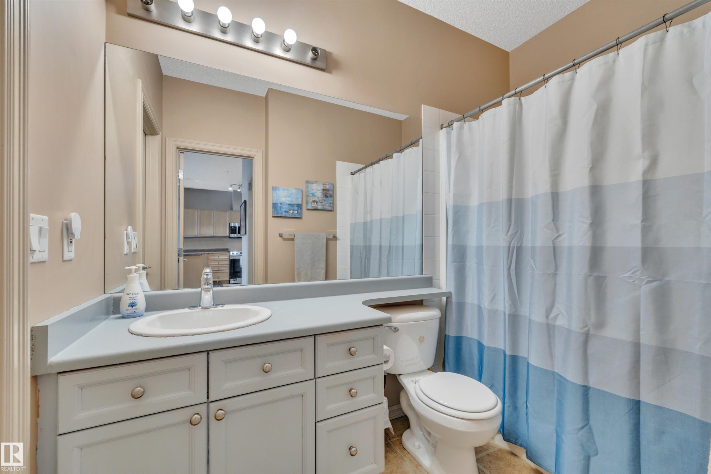211 226 Macewan Road, Edmonton, AB - Indoor Photo Showing Bathroom