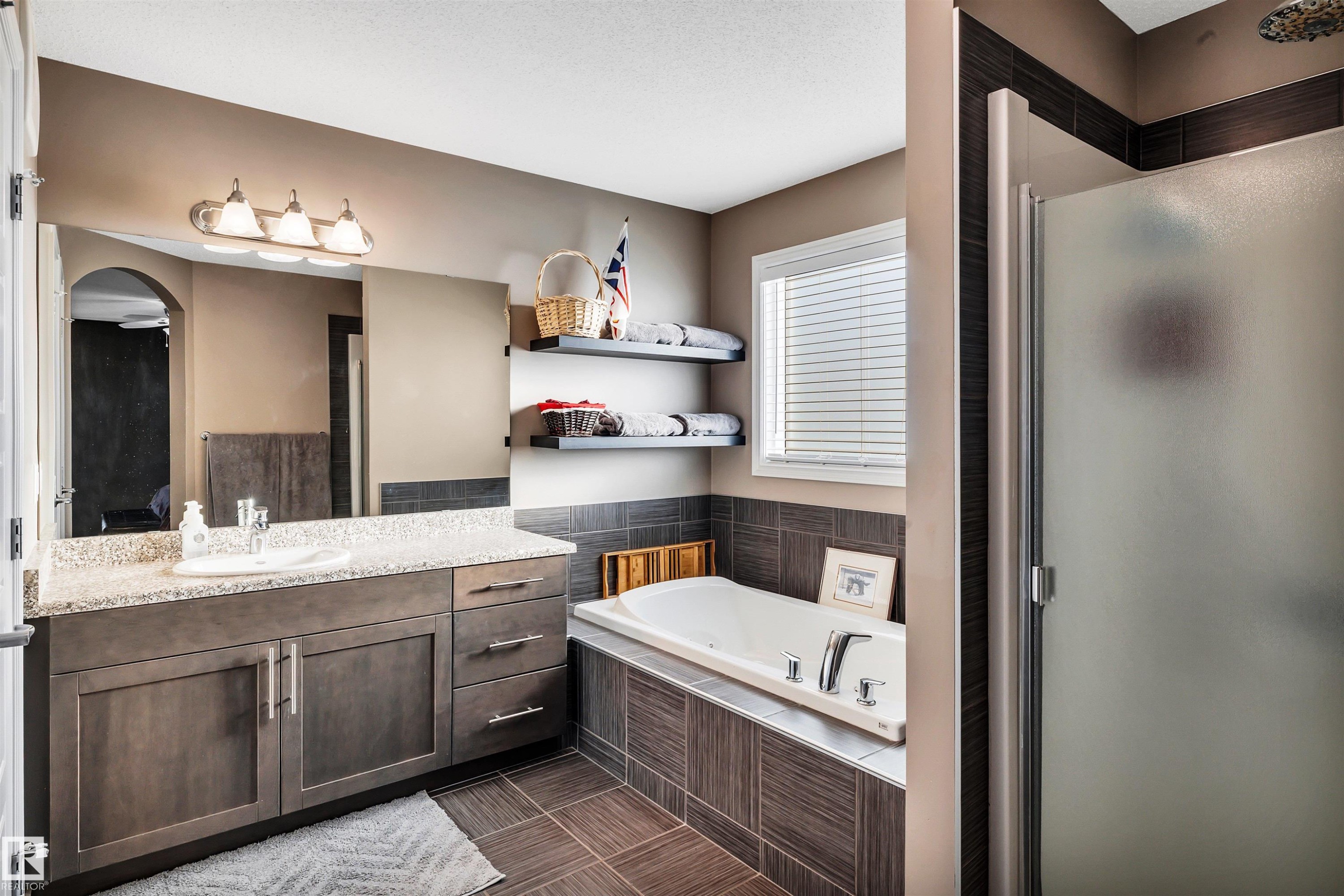 1539 Chapman Way, Edmonton, AB