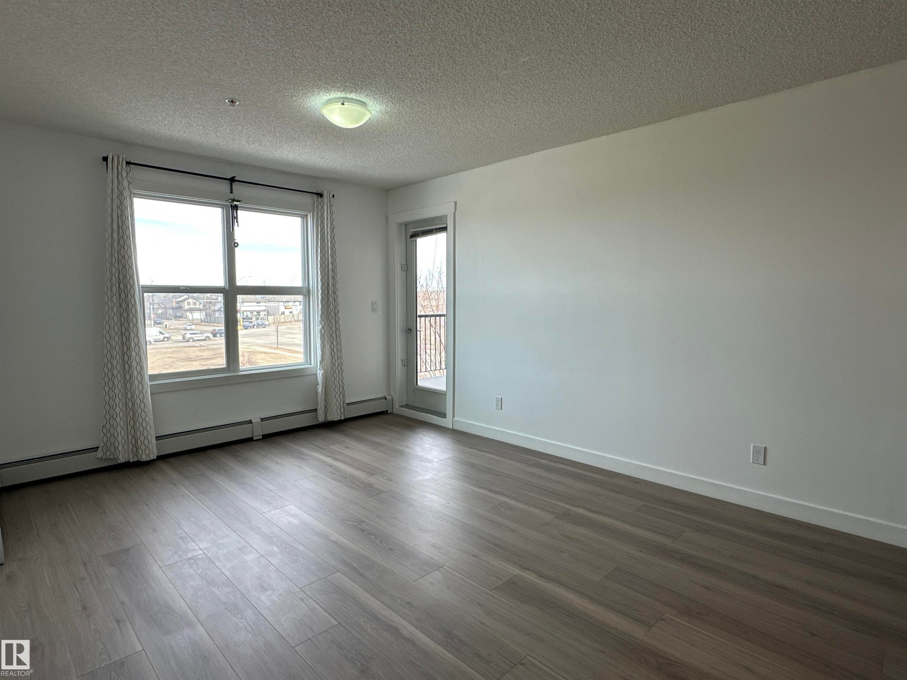 311 667 Watt Boulevard, Edmonton, AB - Indoor Photo Showing Other Room