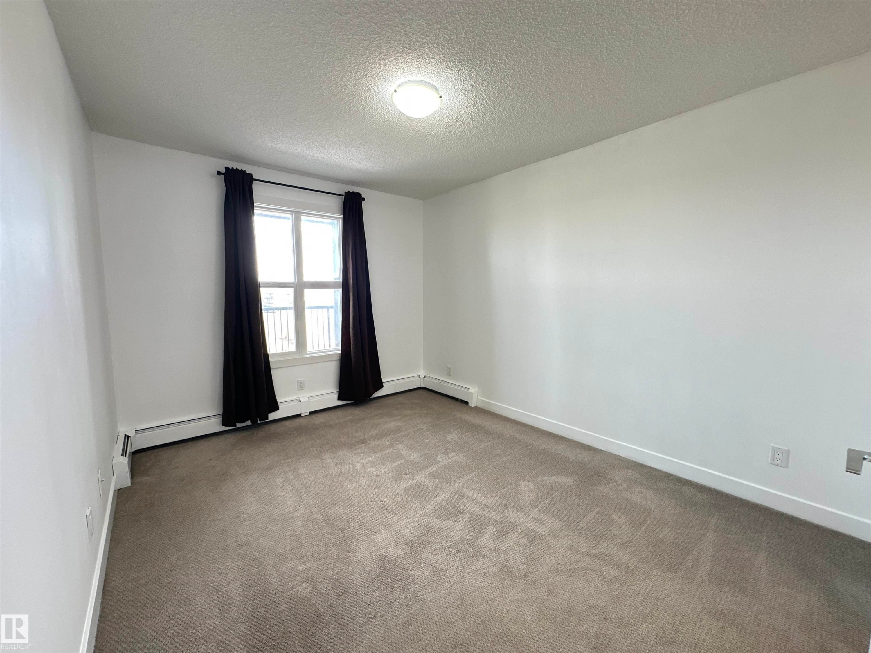 311 667 Watt Boulevard, Edmonton, AB - Indoor Photo Showing Other Room