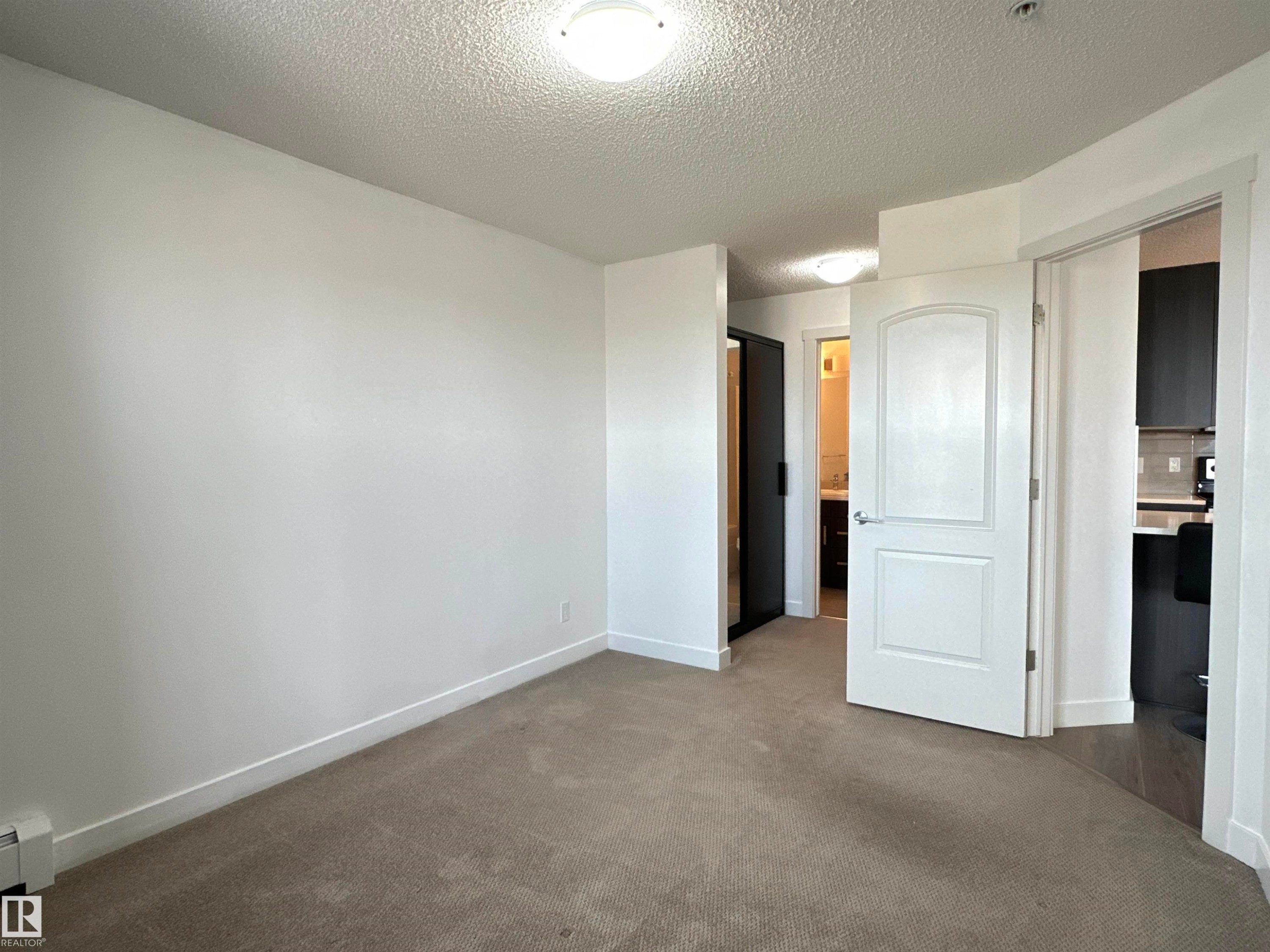 311 667 Watt Boulevard, Edmonton, AB - Indoor Photo Showing Other Room