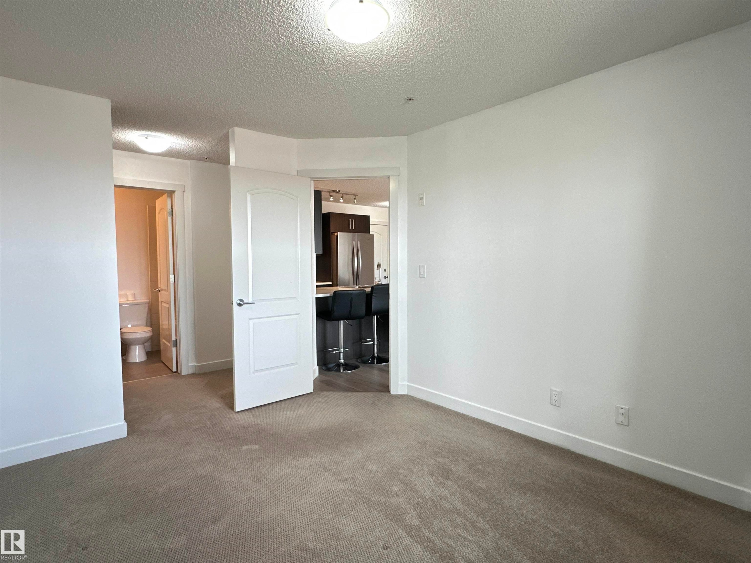 311 667 Watt Boulevard, Edmonton, AB - Indoor Photo Showing Other Room