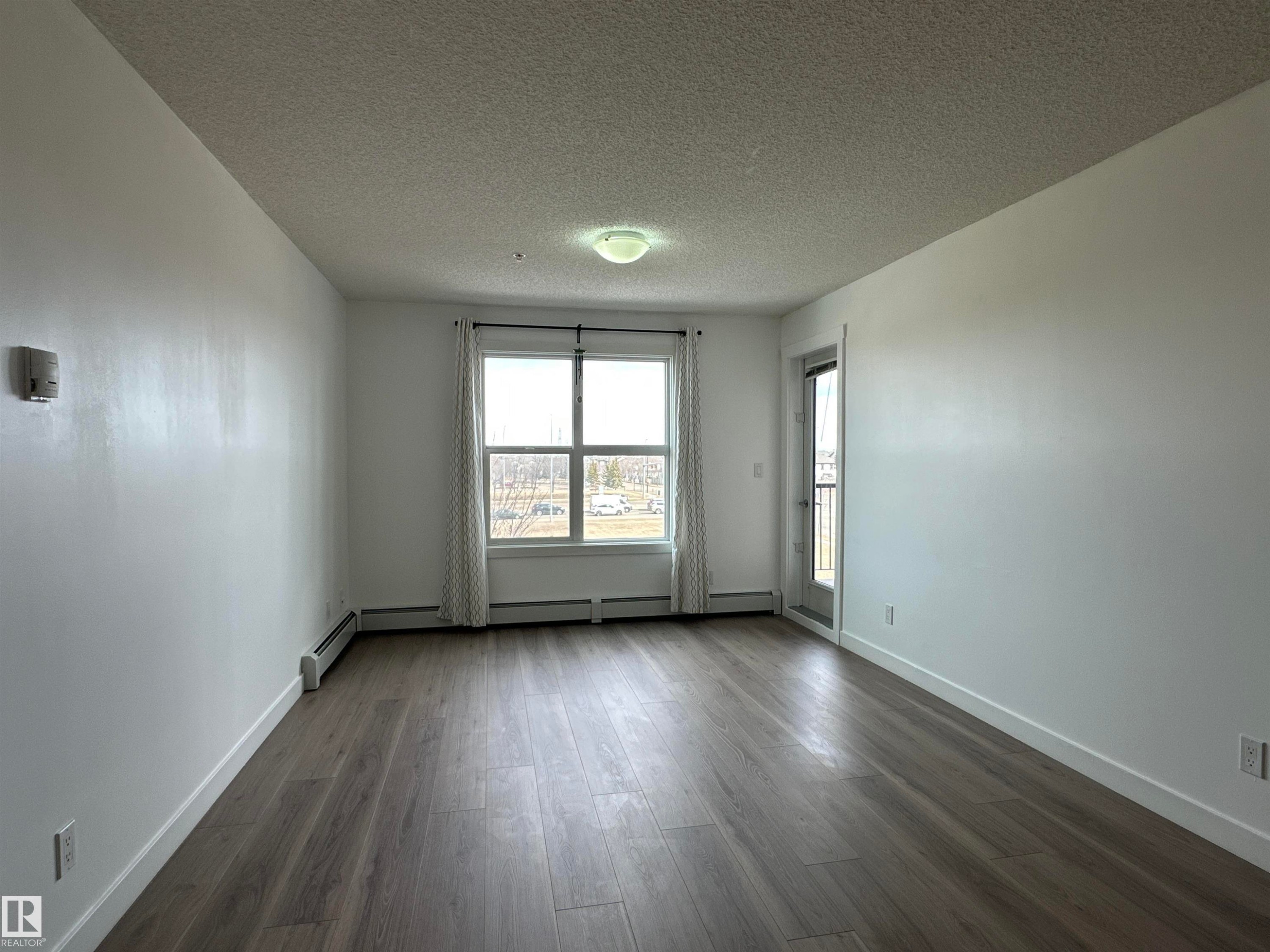311 667 Watt Boulevard, Edmonton, AB - Indoor Photo Showing Other Room