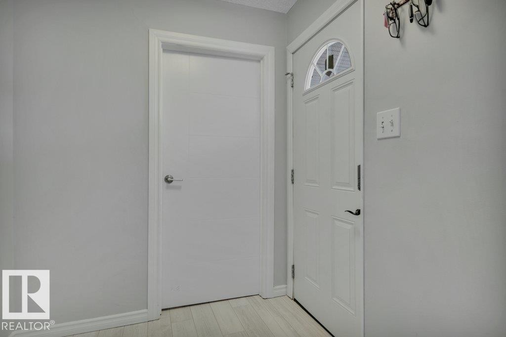 322 Willow Court, Edmonton, AB - Indoor Photo Showing Other Room
