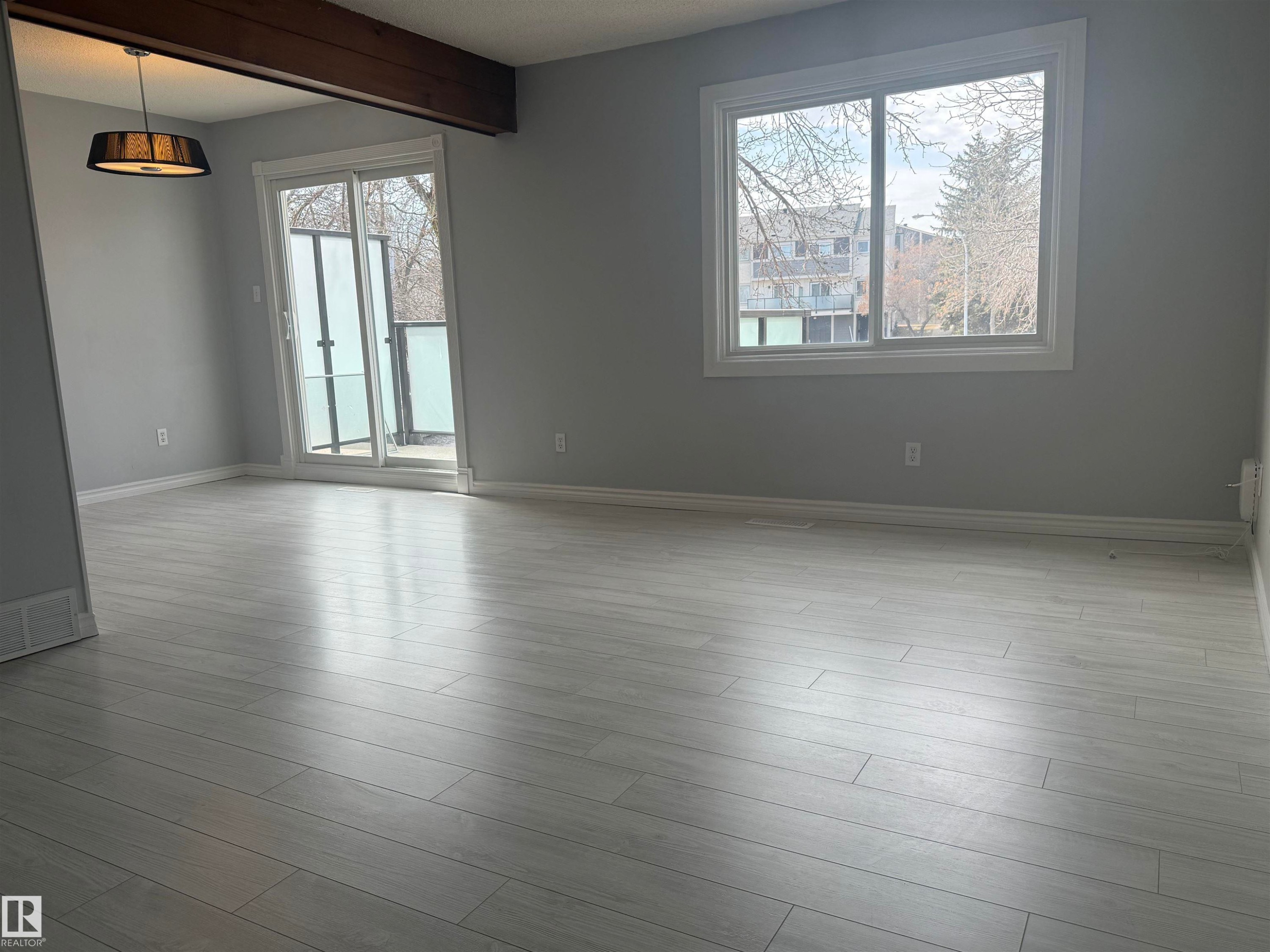 322 Willow Court, Edmonton, AB - Indoor Photo Showing Other Room