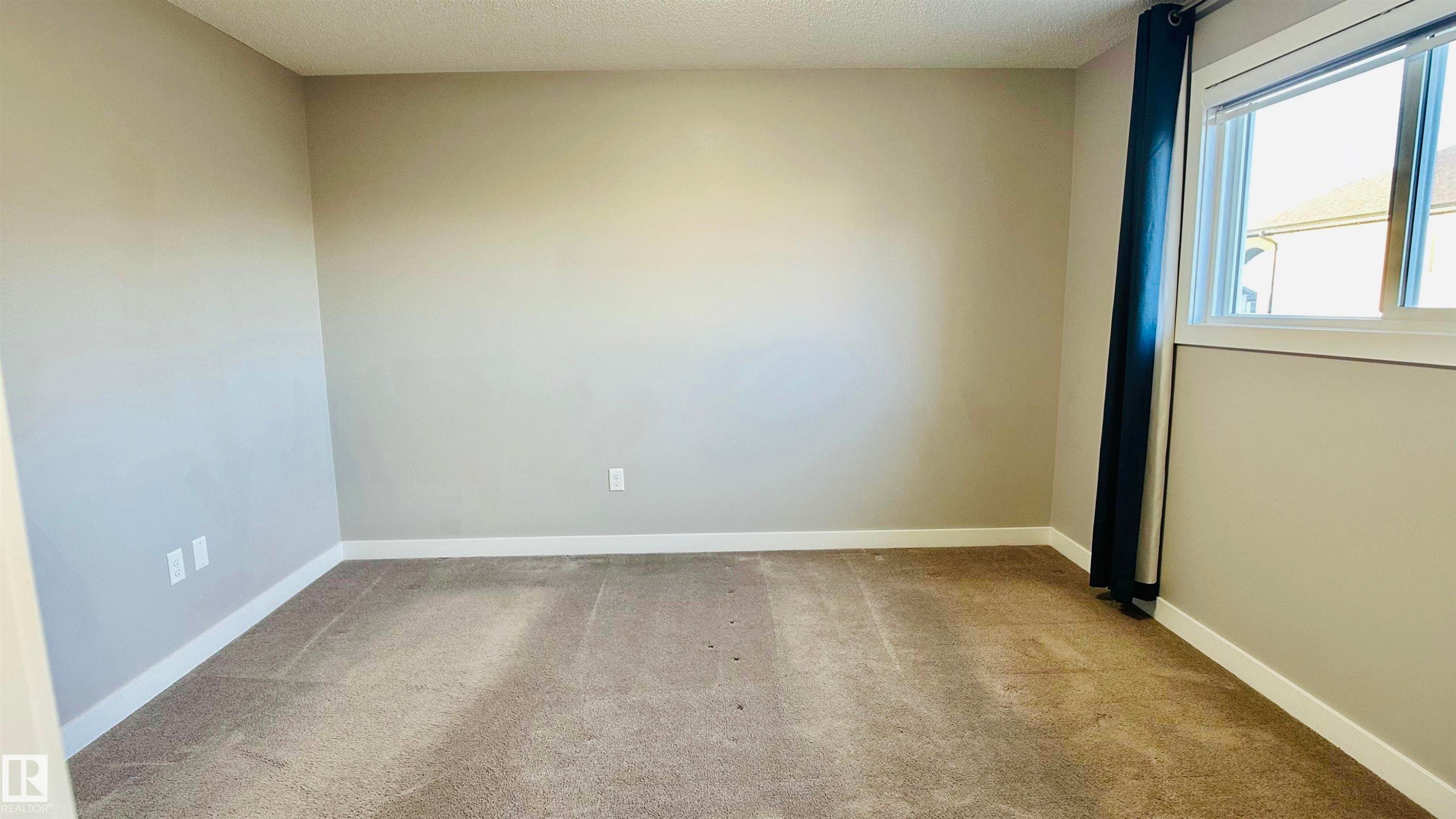 1105 33A Street, Edmonton, AB - Indoor Photo Showing Other Room