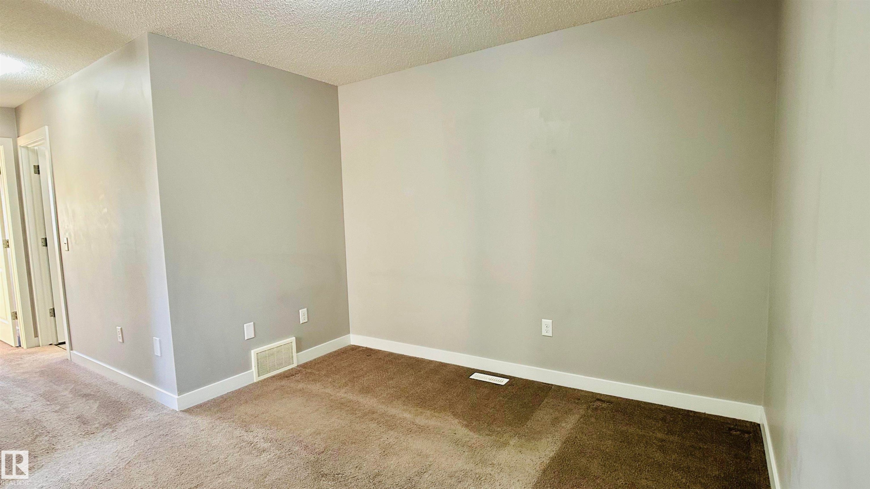 1105 33A Street, Edmonton, AB - Indoor Photo Showing Other Room